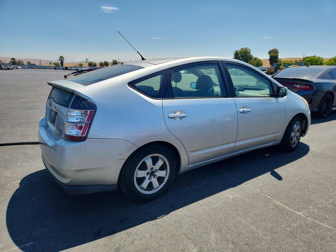 2004 Toyota Prius Base Silver vin: JTDKB20U840004613
