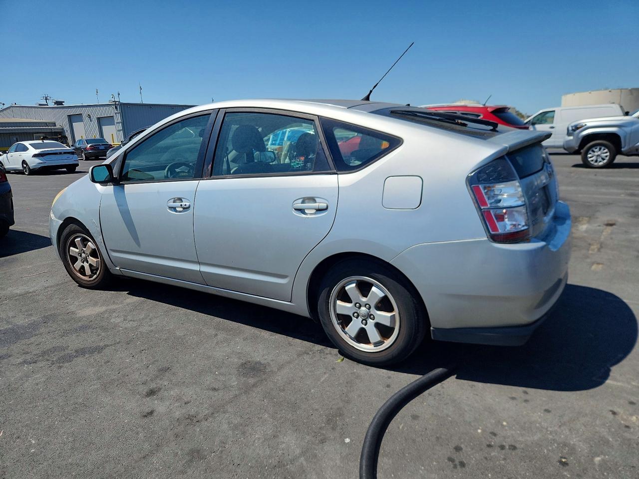 2004 Toyota Prius Base Silver vin: JTDKB20U840004613