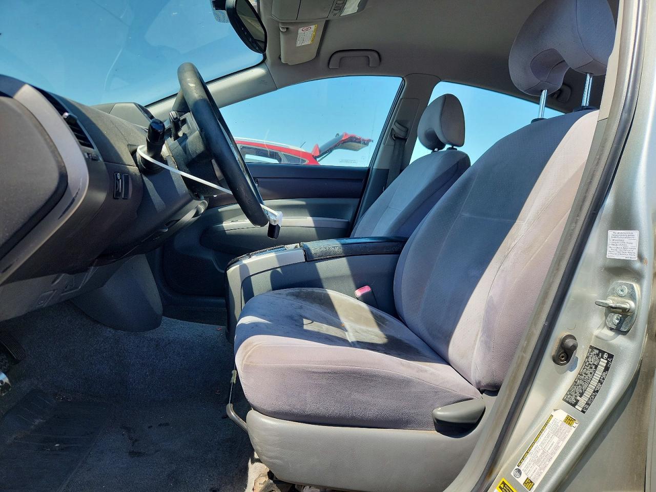 2004 Toyota Prius Base Silver vin: JTDKB20U840004613