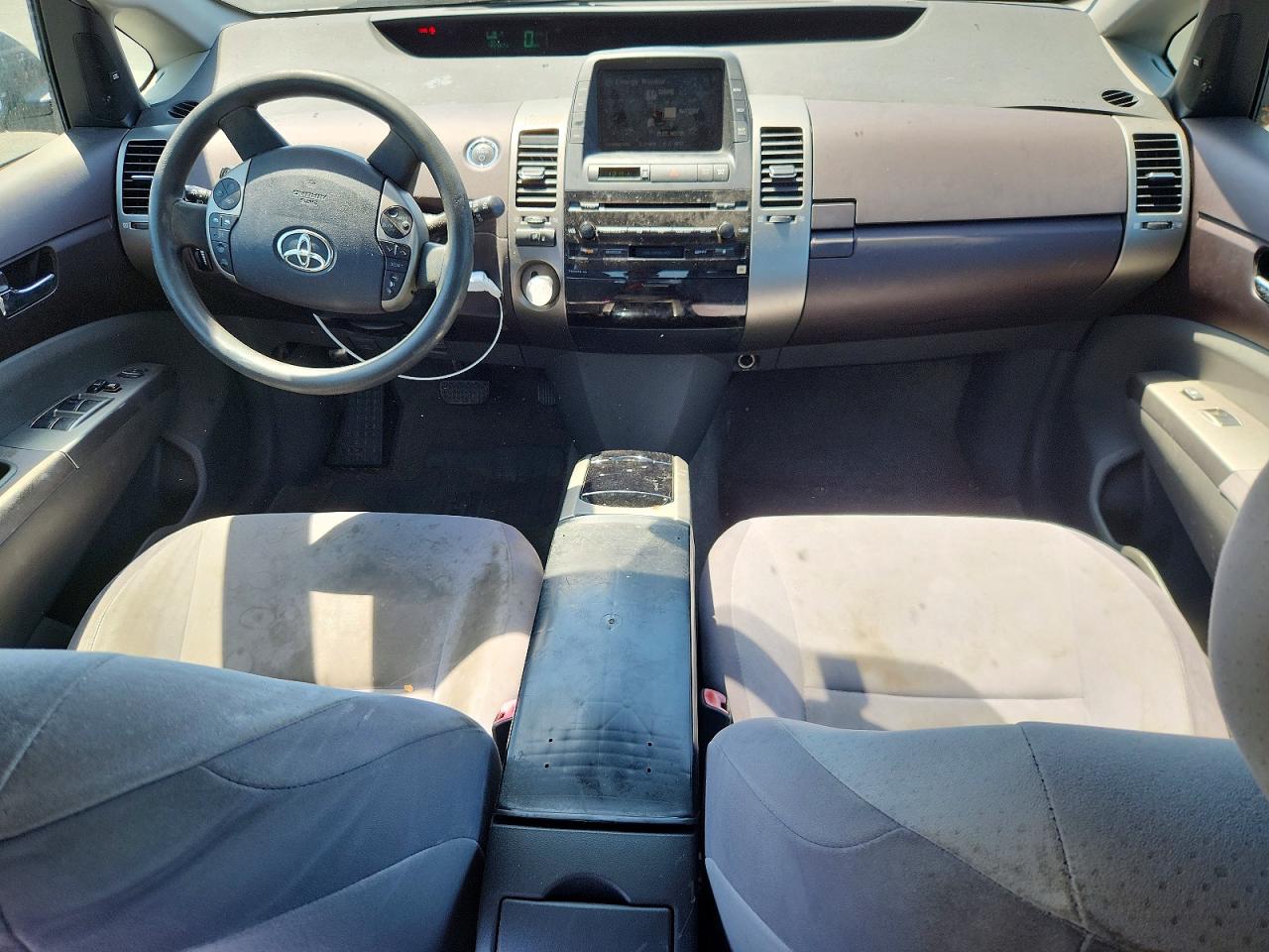2004 Toyota Prius Base Silver vin: JTDKB20U840004613