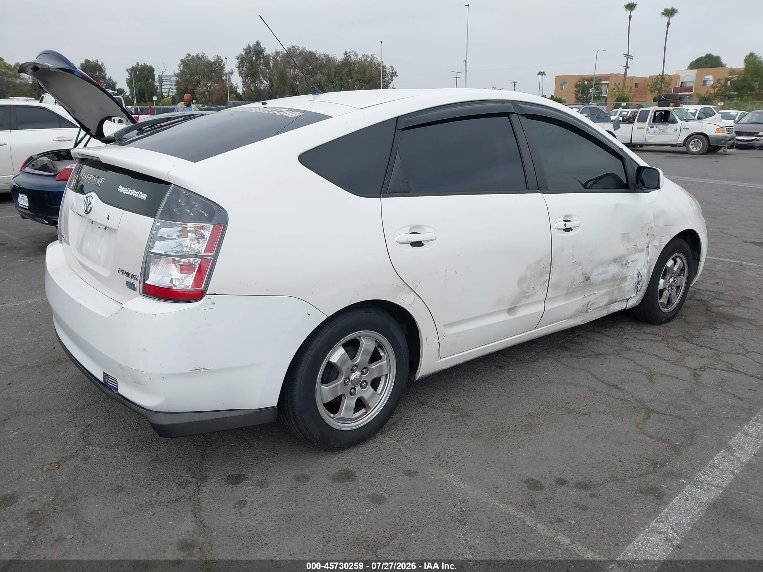 2004 Toyota Prius   White vin: JTDKB20U840014591