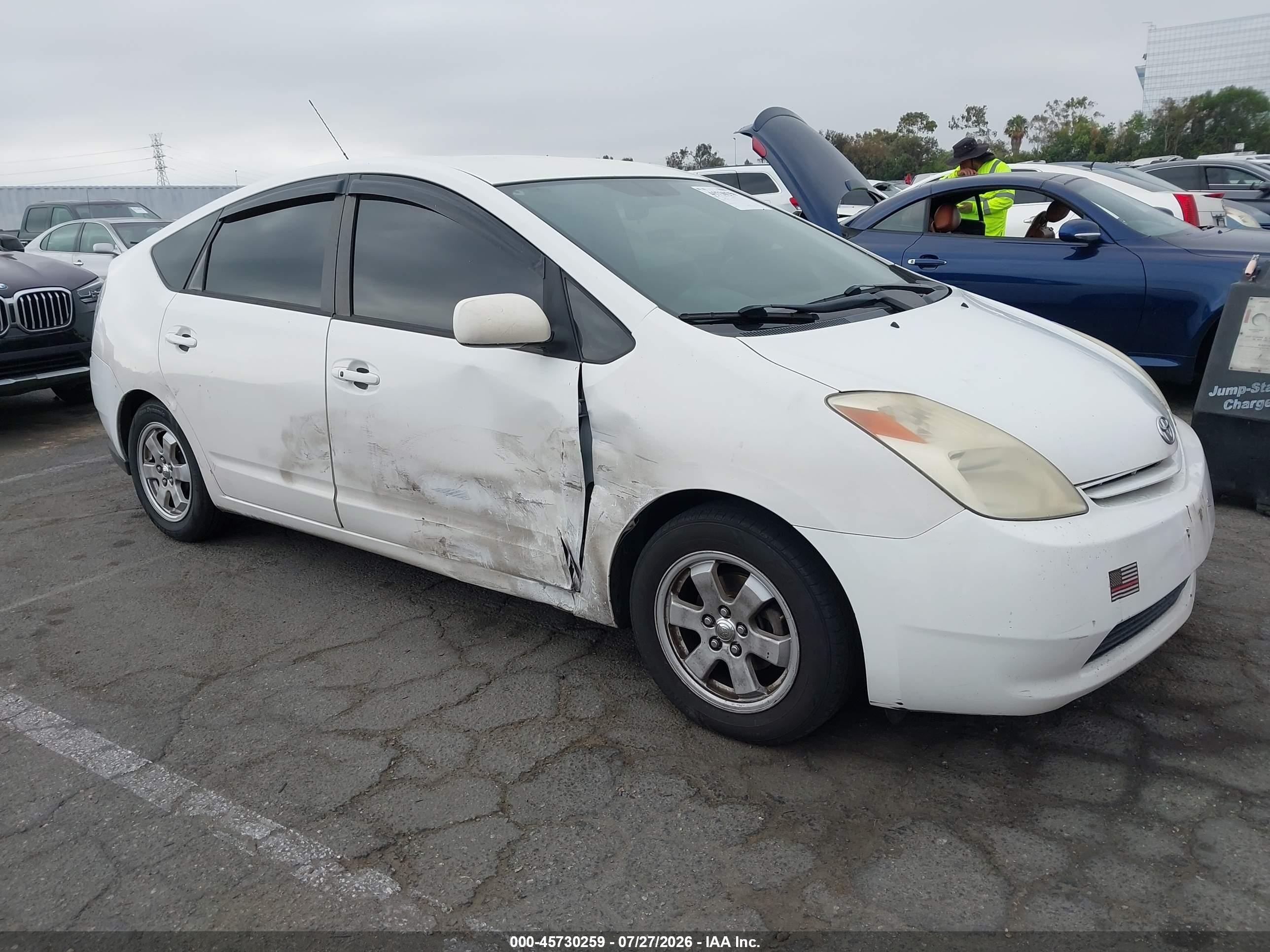 2004 Toyota Prius   White vin: JTDKB20U840014591
