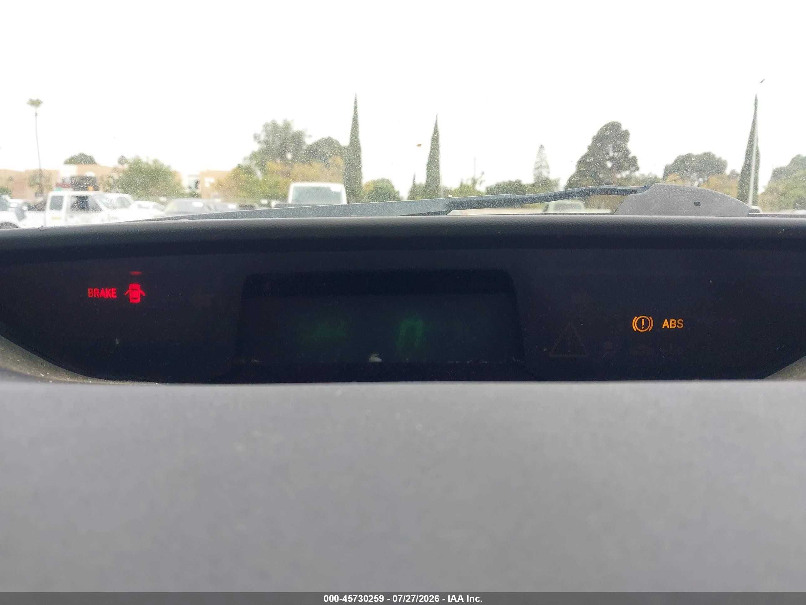 2004 Toyota Prius   White vin: JTDKB20U840014591