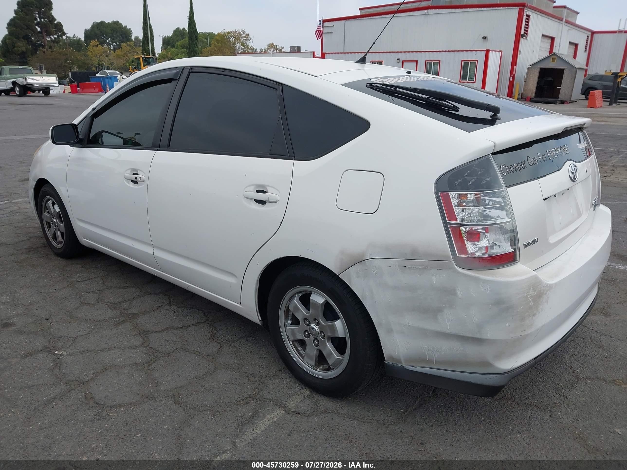 2004 Toyota Prius   White vin: JTDKB20U840014591