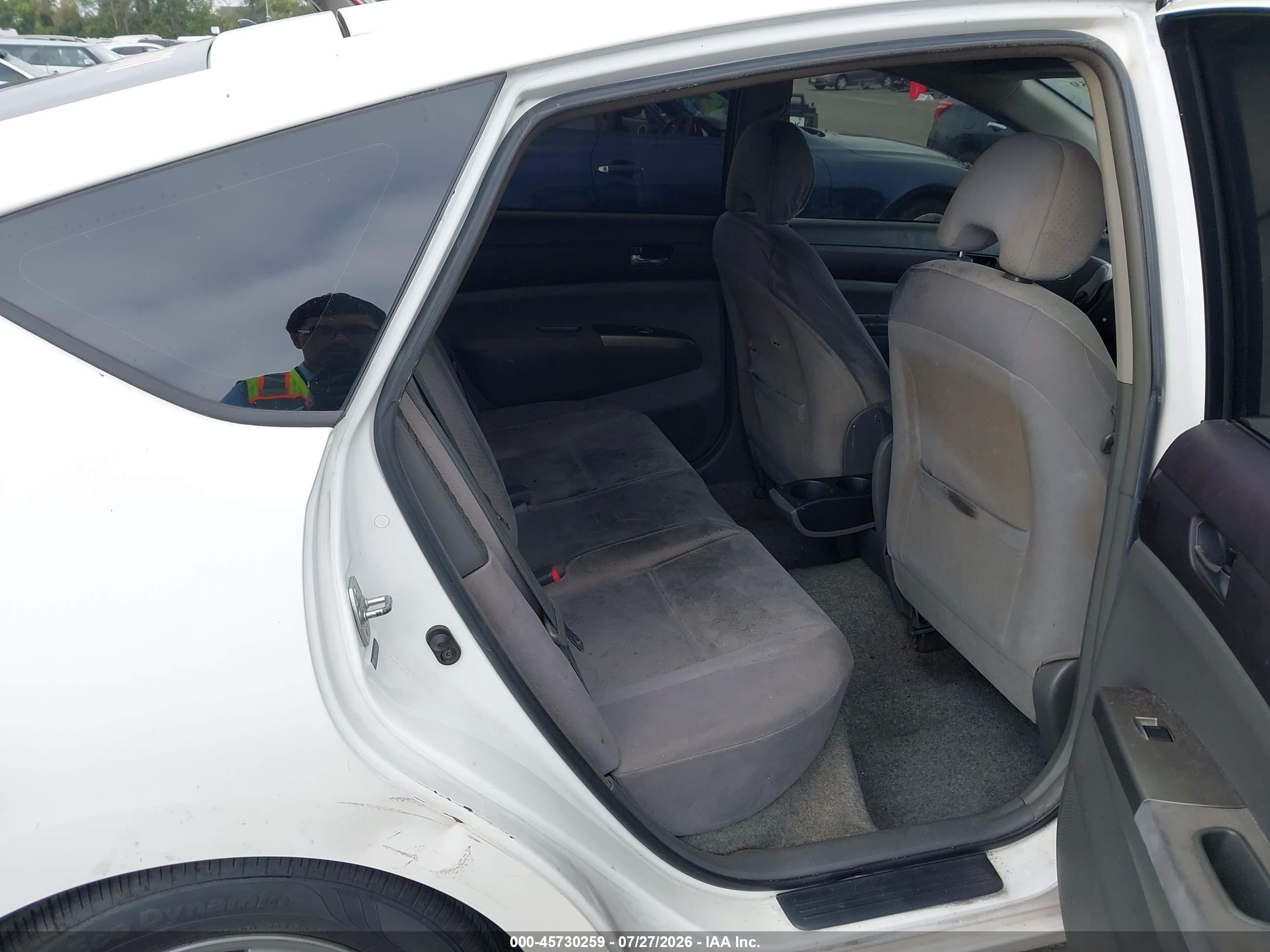2004 Toyota Prius   White vin: JTDKB20U840014591