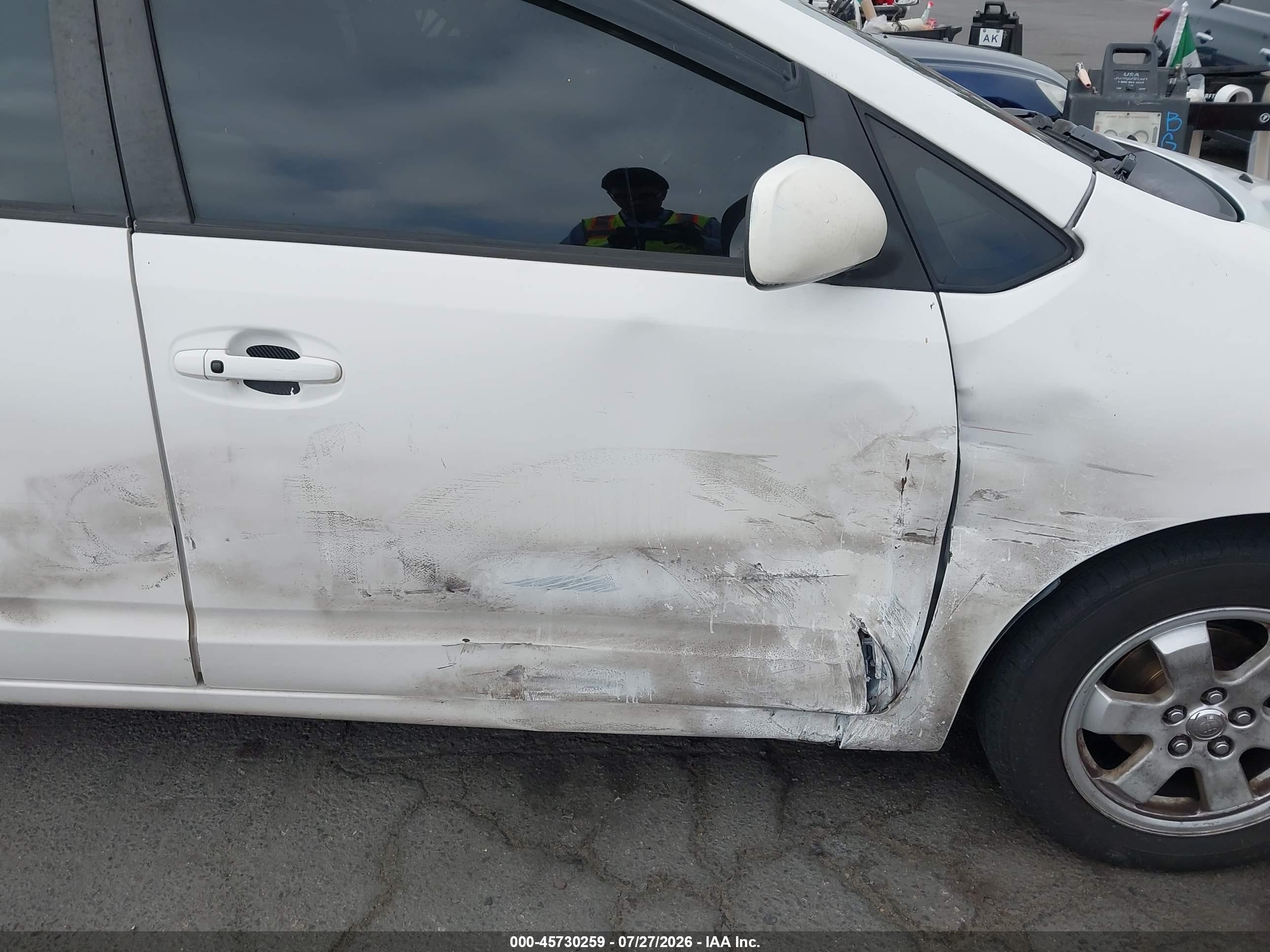2004 Toyota Prius   White vin: JTDKB20U840014591