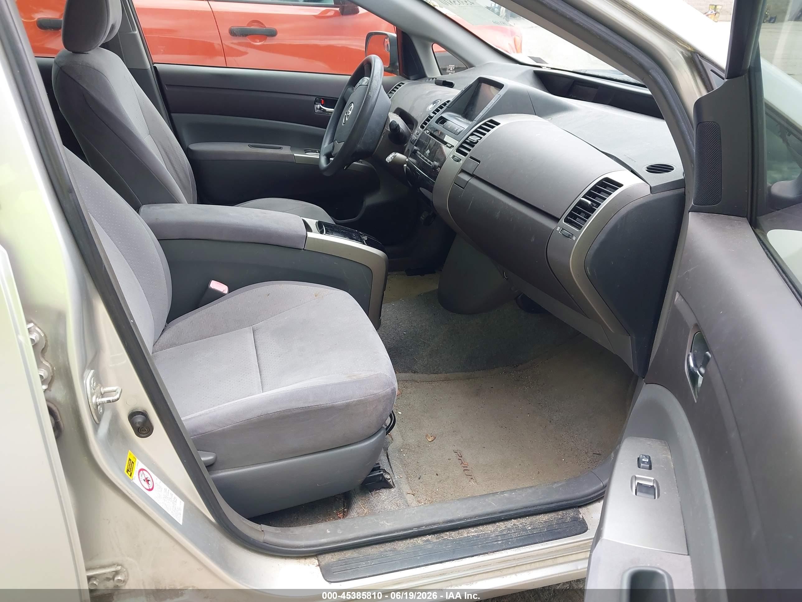 2004 Toyota Prius   Silver vin: JTDKB20U840060809