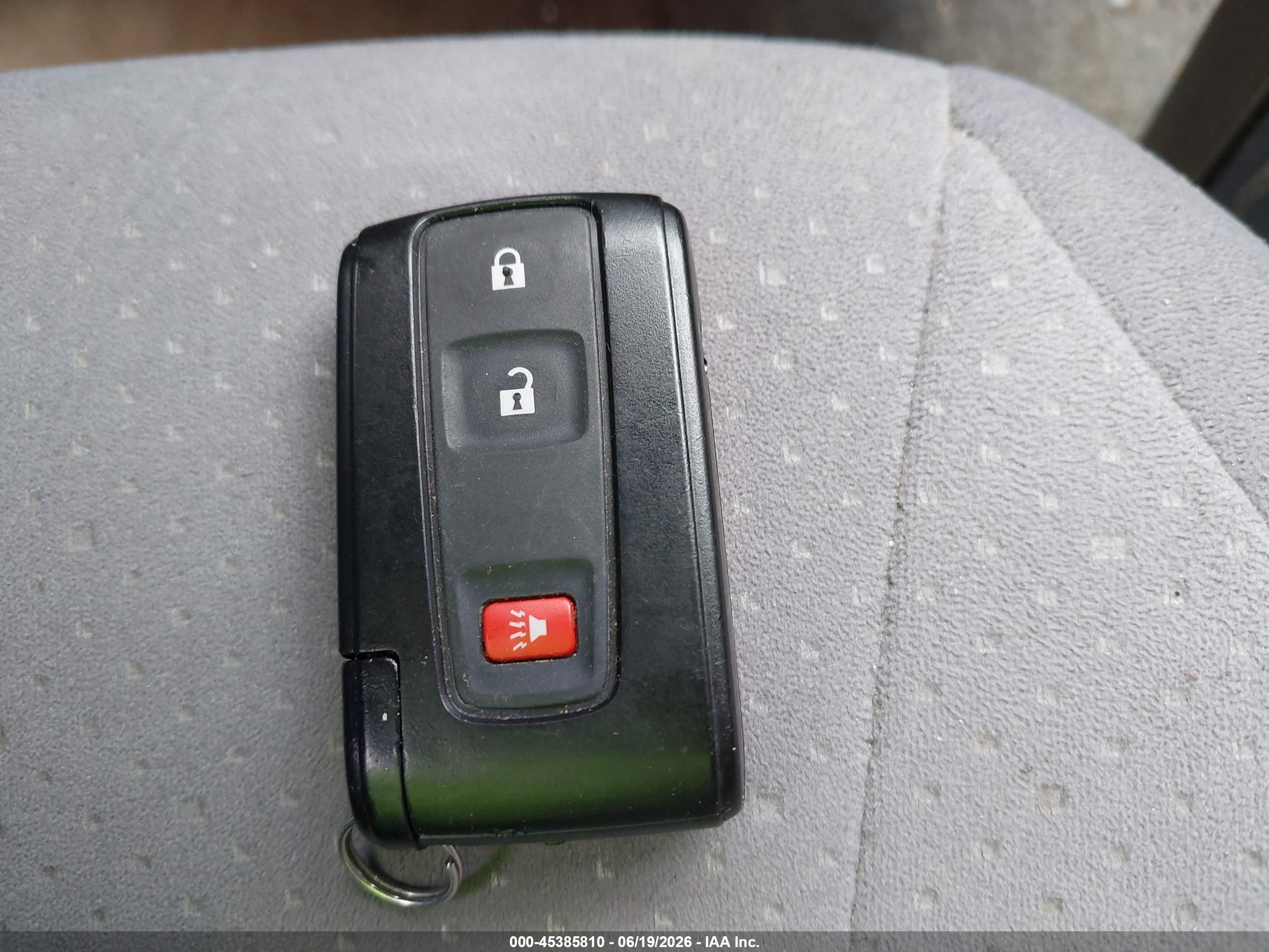 2004 Toyota Prius   Silver vin: JTDKB20U840060809