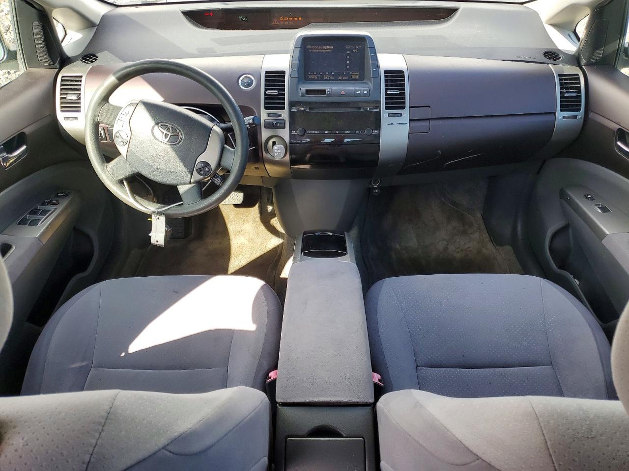 2004 Toyota Prius Base White vin: JTDKB20U840095219