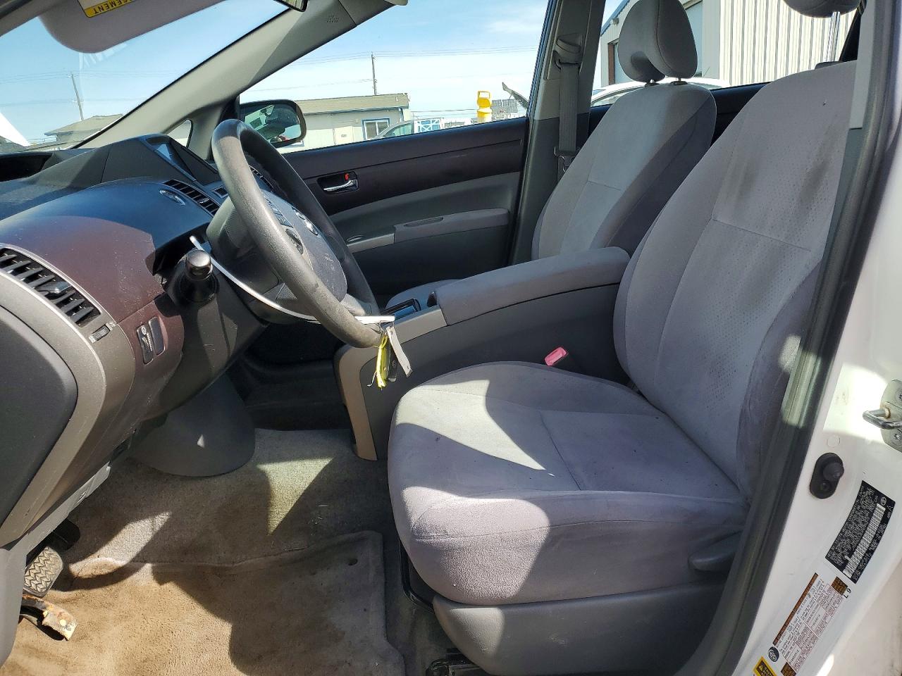 2004 Toyota Prius Base White vin: JTDKB20U840095219