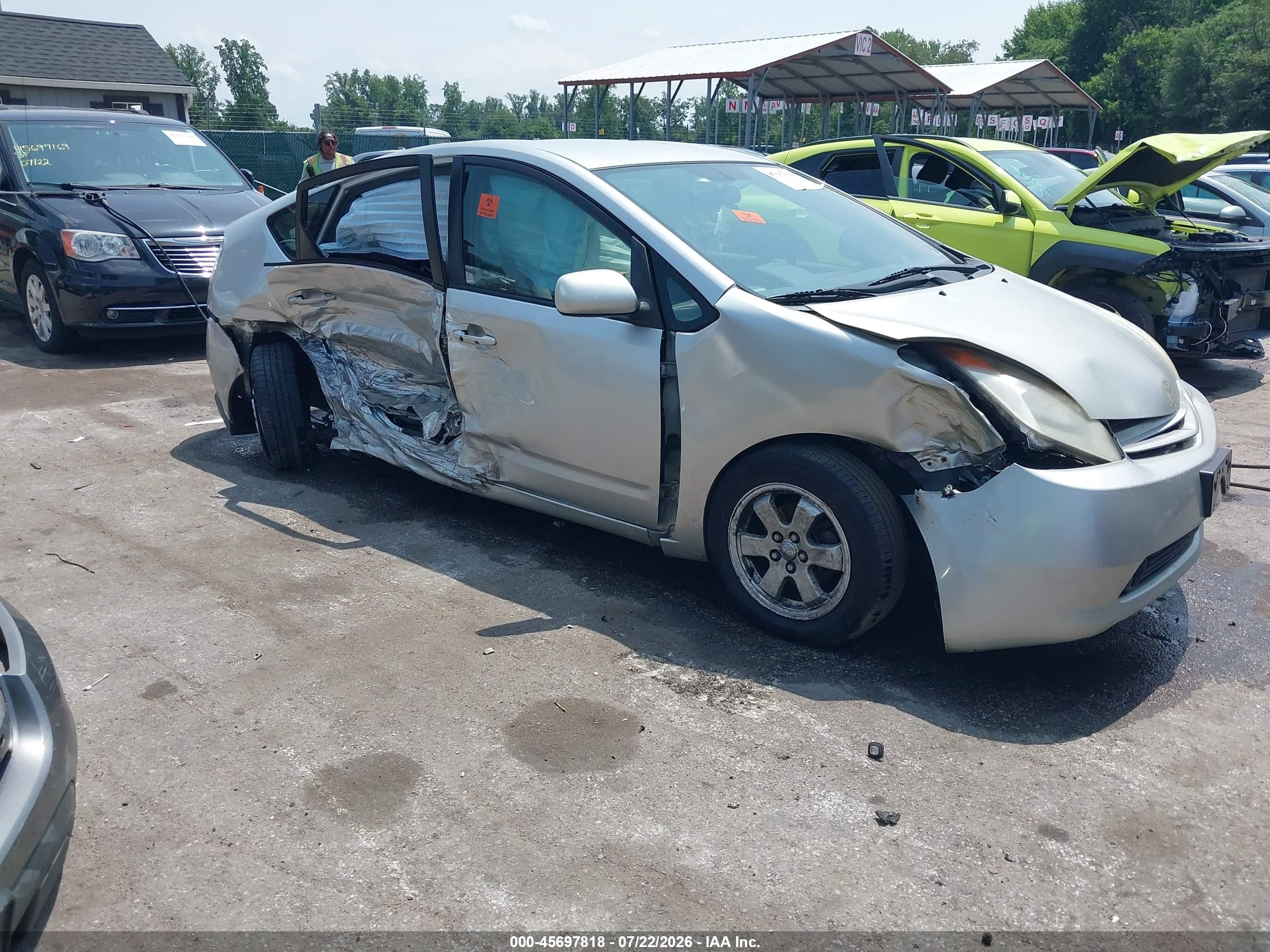 2005 Toyota Prius   Silver vin: JTDKB20U850121156