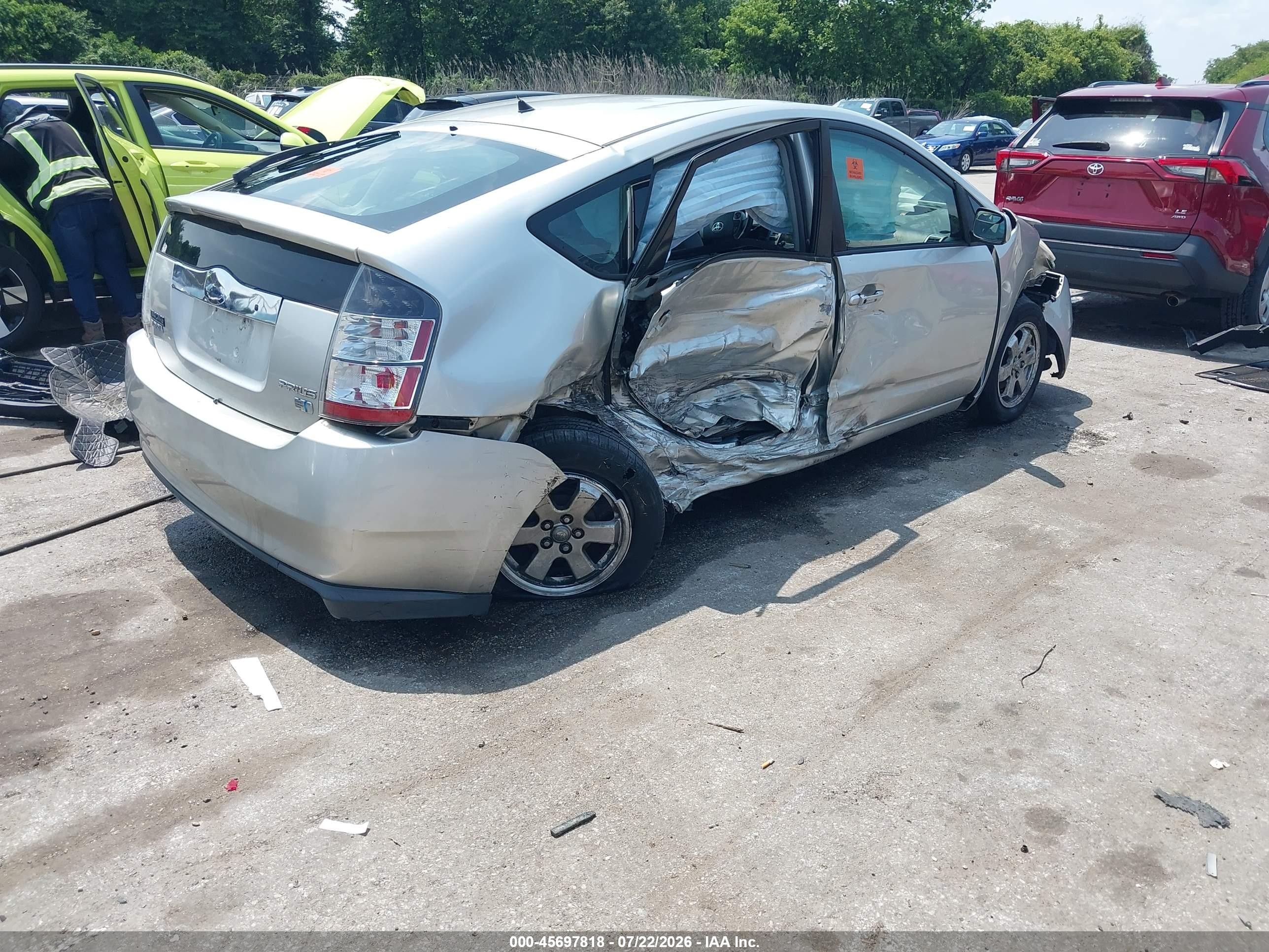 2005 Toyota Prius   Silver vin: JTDKB20U850121156