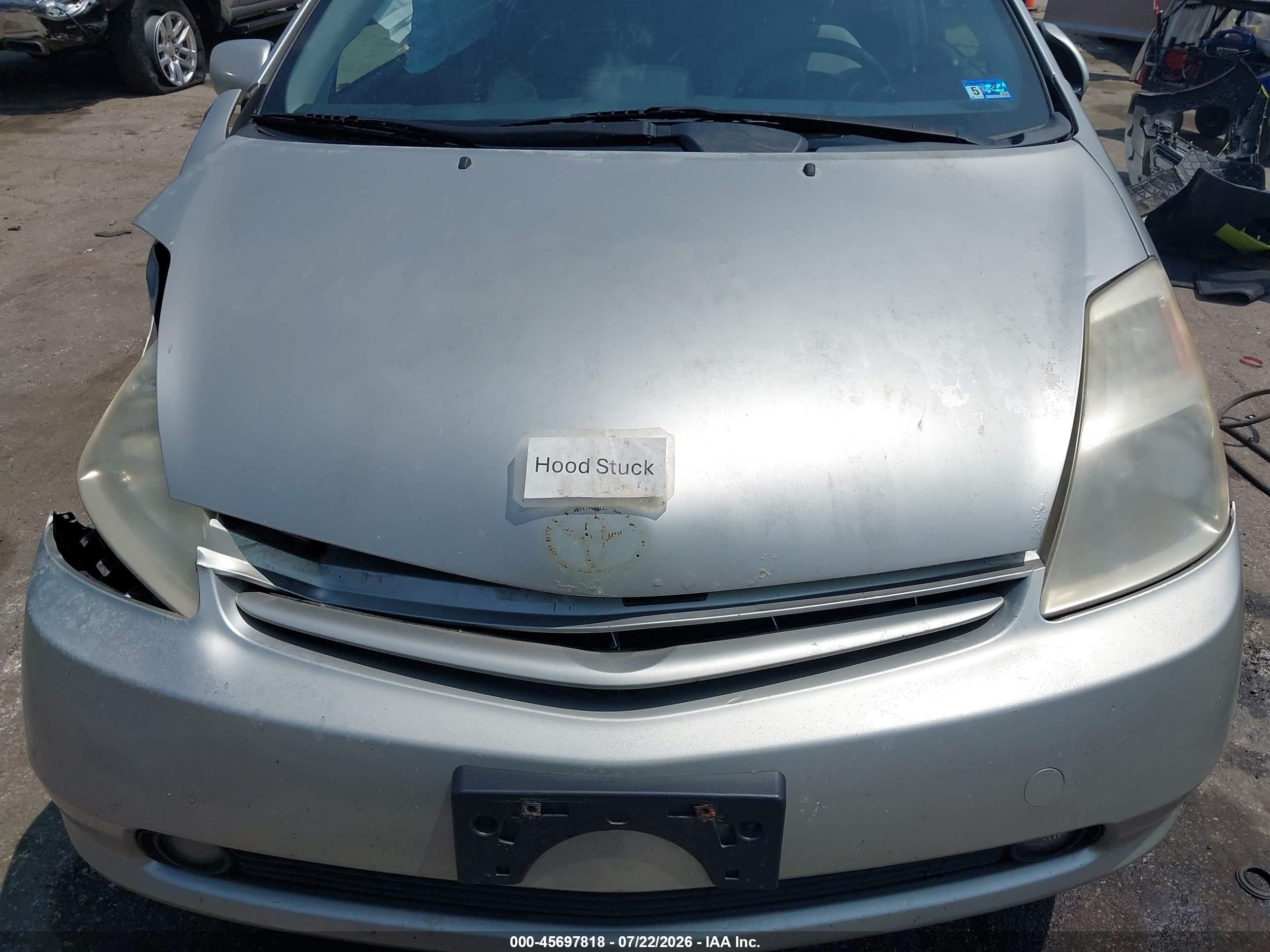 2005 Toyota Prius   Silver vin: JTDKB20U850121156