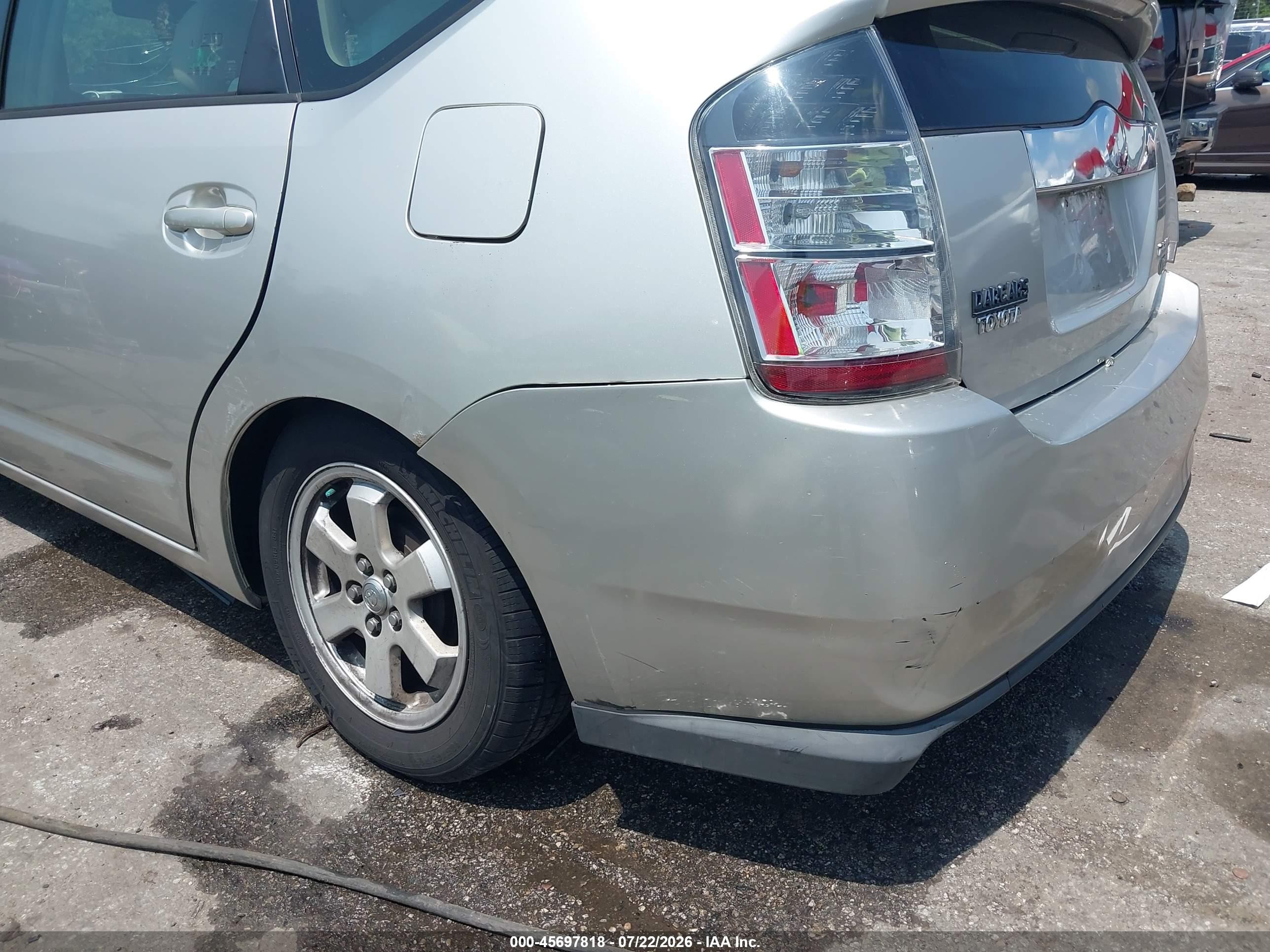 2005 Toyota Prius   Silver vin: JTDKB20U850121156