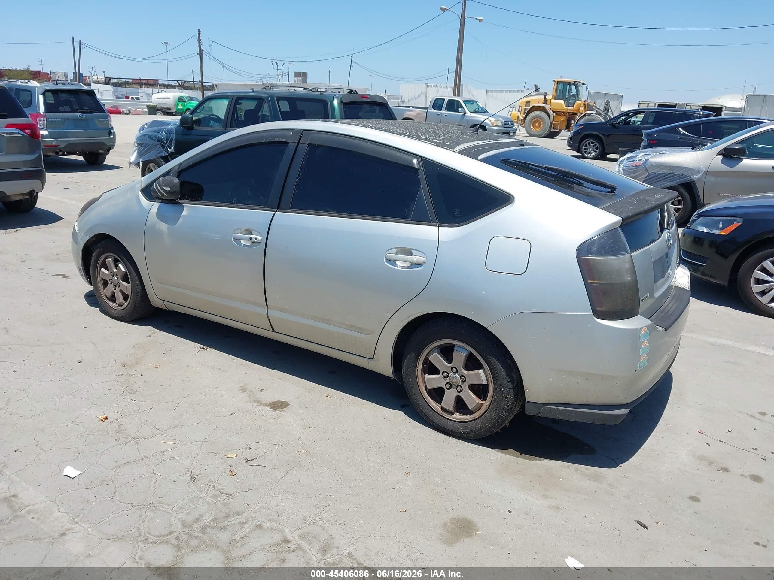 2005 Toyota Prius   Silver vin: JTDKB20U850132304