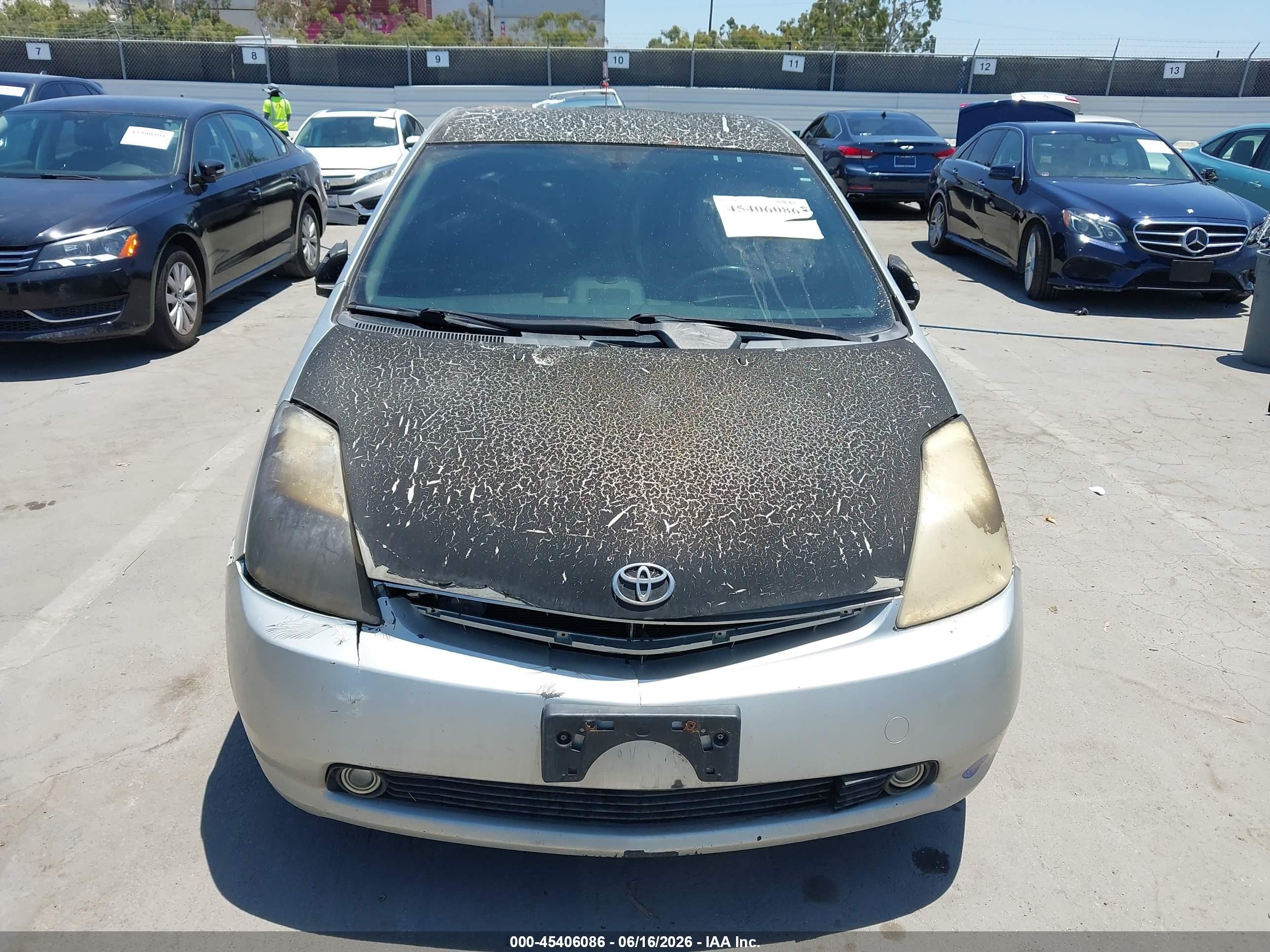 2005 Toyota Prius   Silver vin: JTDKB20U850132304