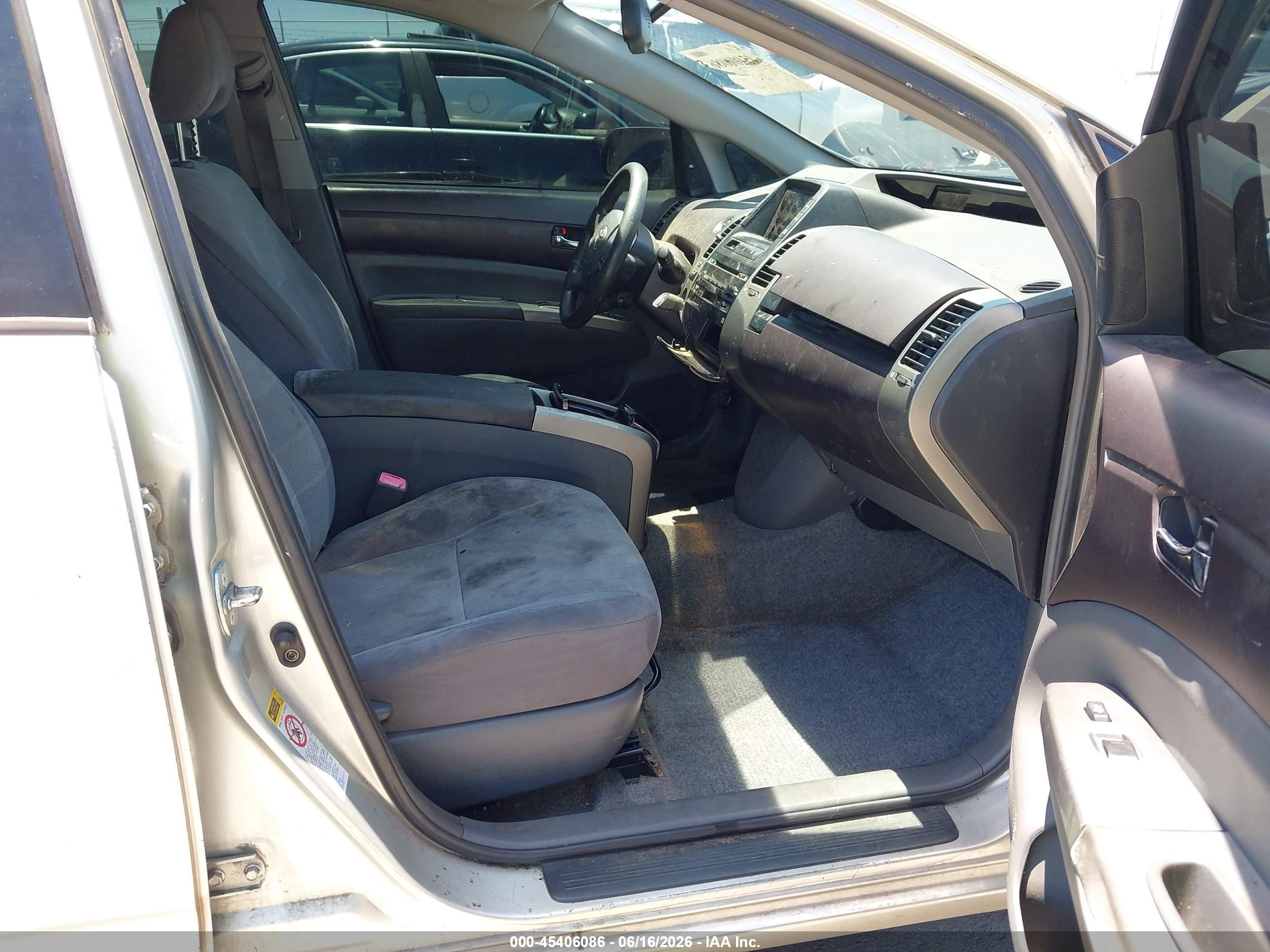 2005 Toyota Prius   Silver vin: JTDKB20U850132304