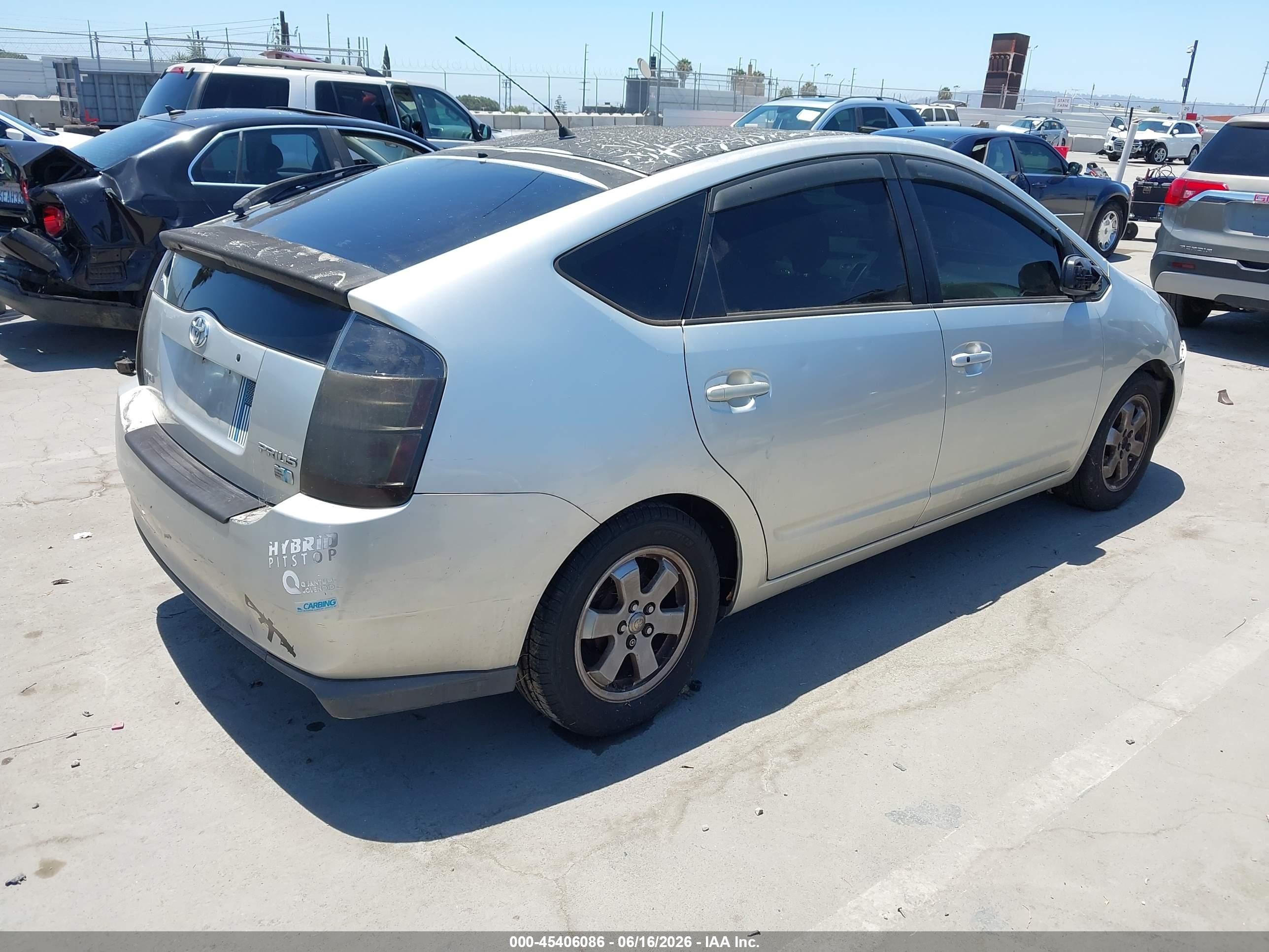 2005 Toyota Prius   Silver vin: JTDKB20U850132304