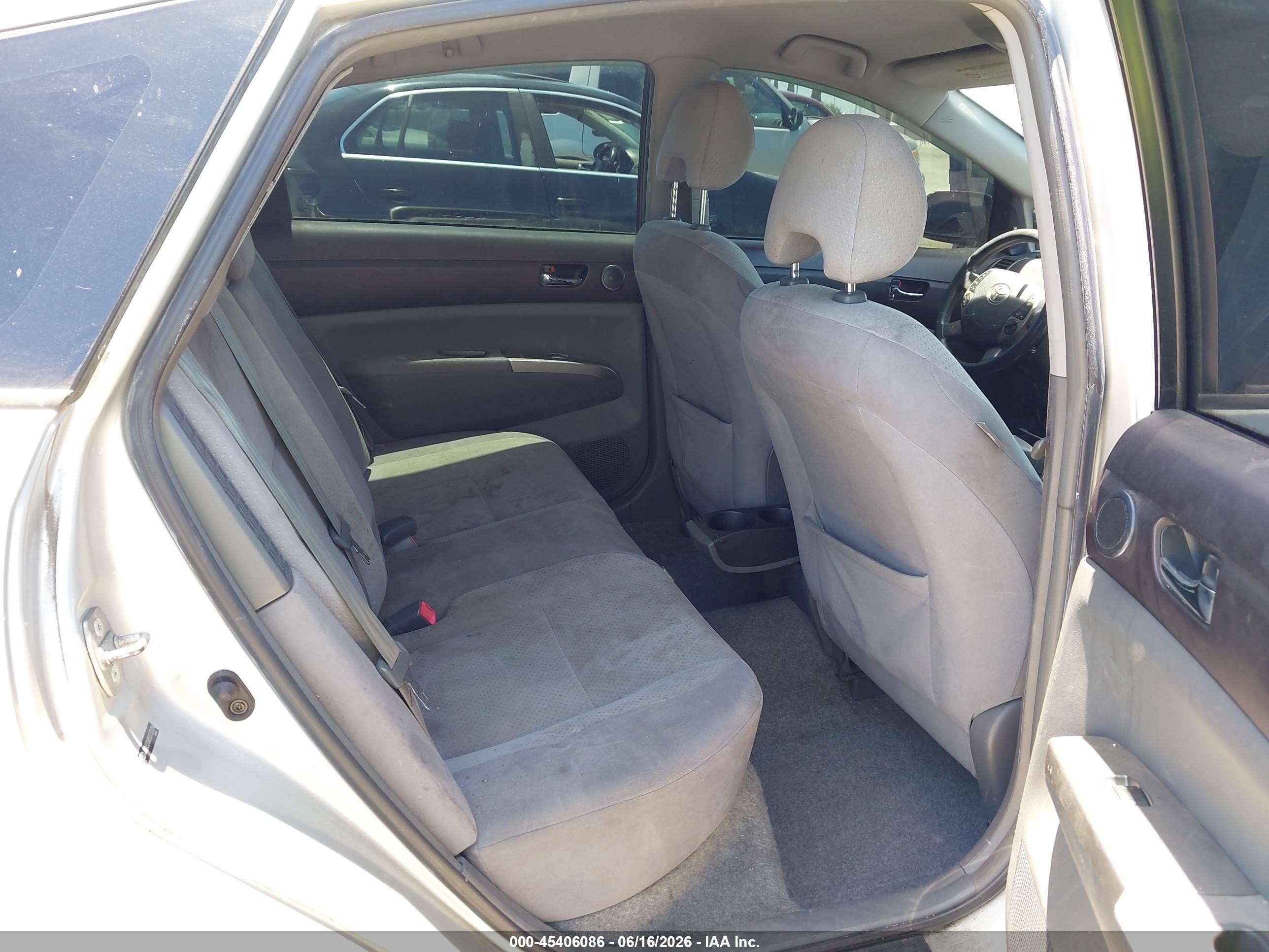 2005 Toyota Prius   Silver vin: JTDKB20U850132304