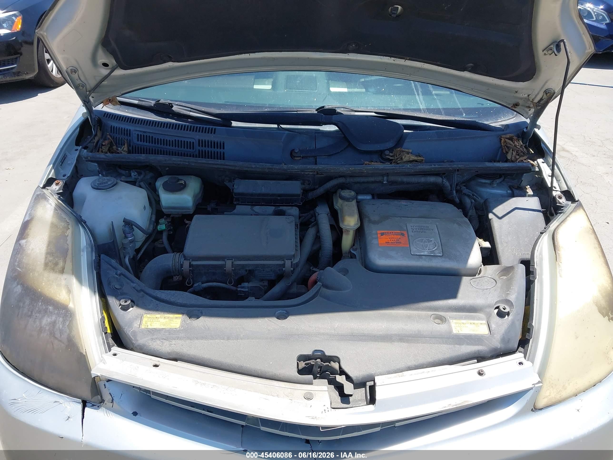 2005 Toyota Prius   Silver vin: JTDKB20U850132304
