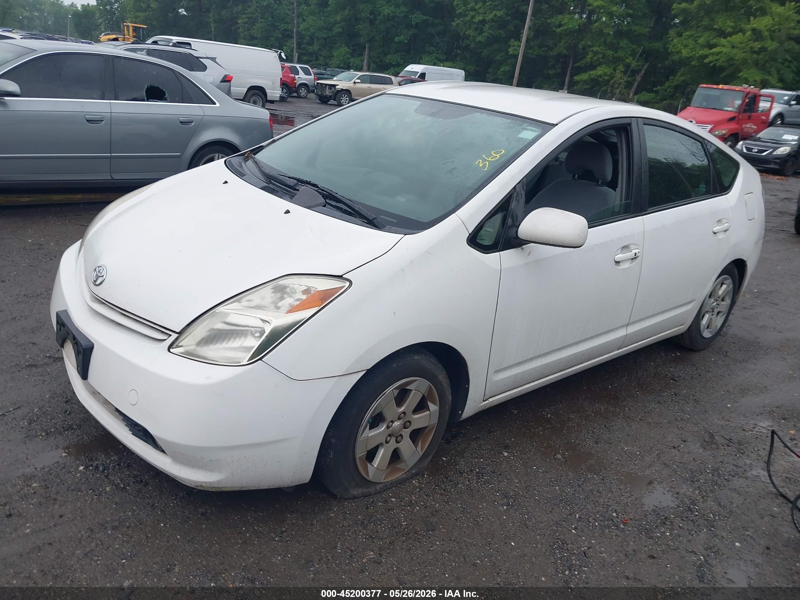 2005 Toyota Prius   White vin: JTDKB20U853001582