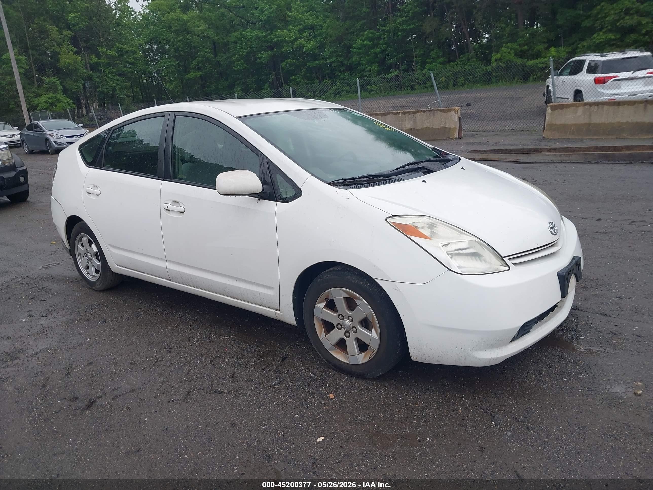 2005 Toyota Prius   White vin: JTDKB20U853001582