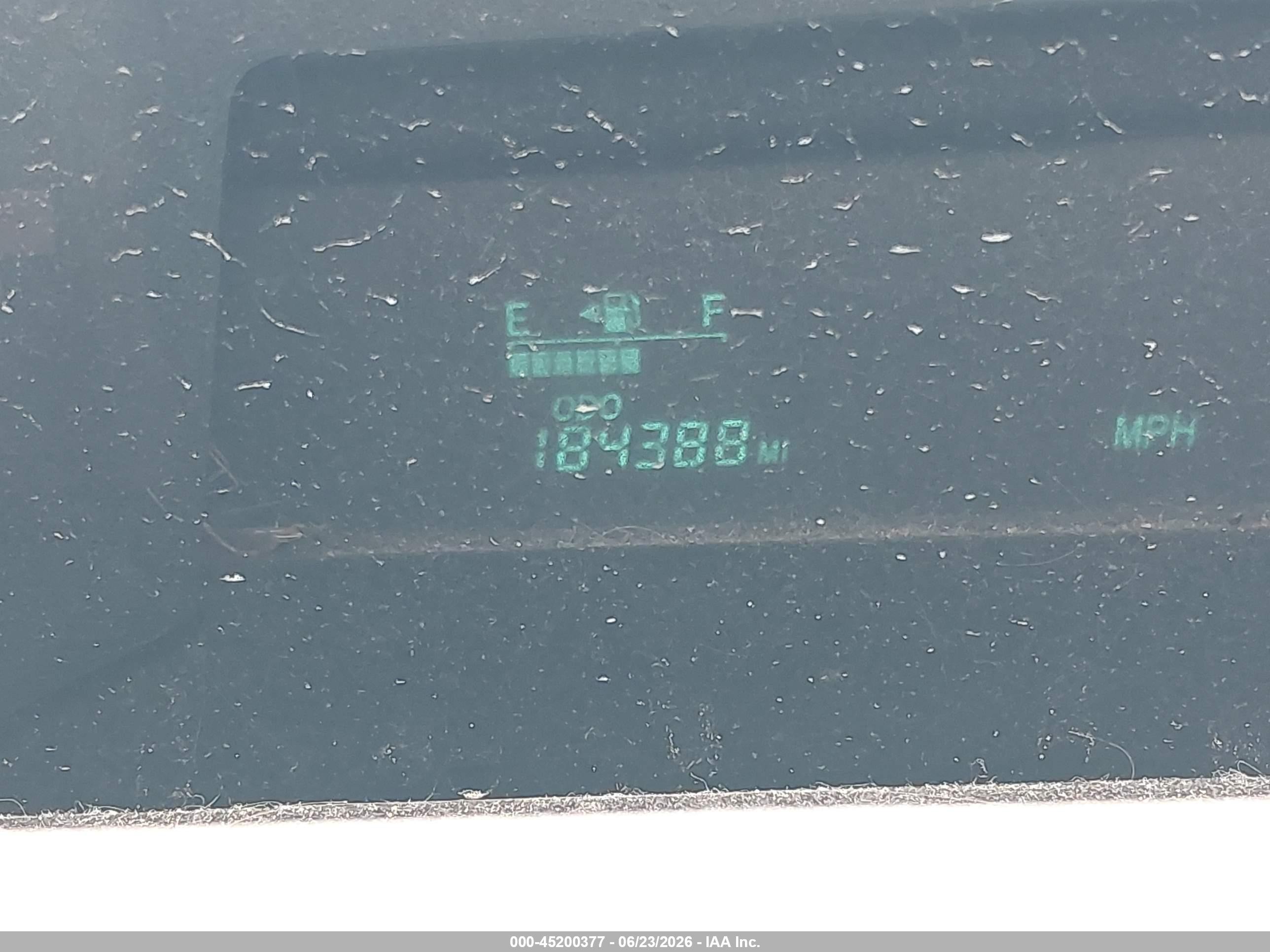 2005 Toyota Prius   White vin: JTDKB20U853001582