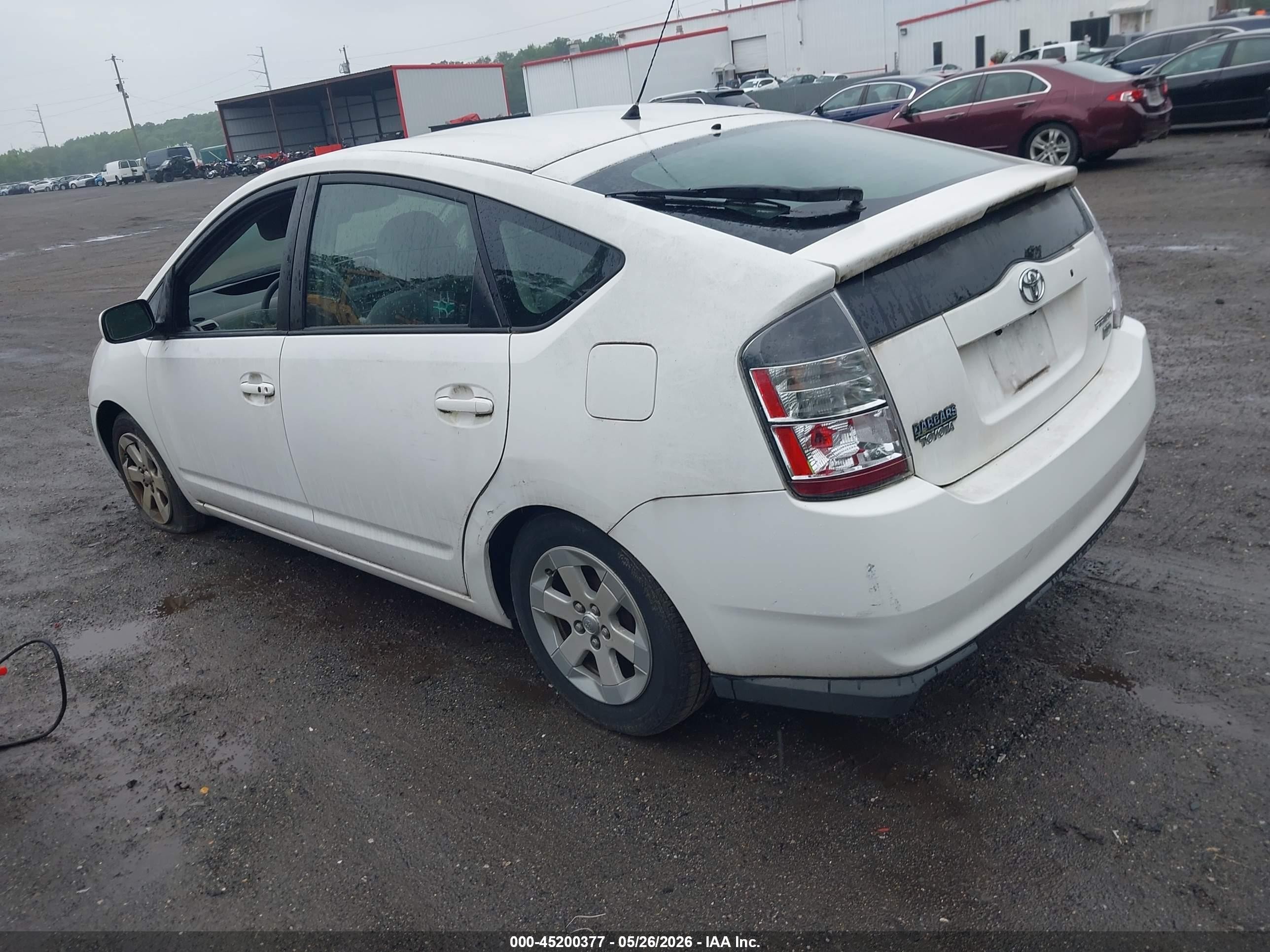 2005 Toyota Prius   White vin: JTDKB20U853001582