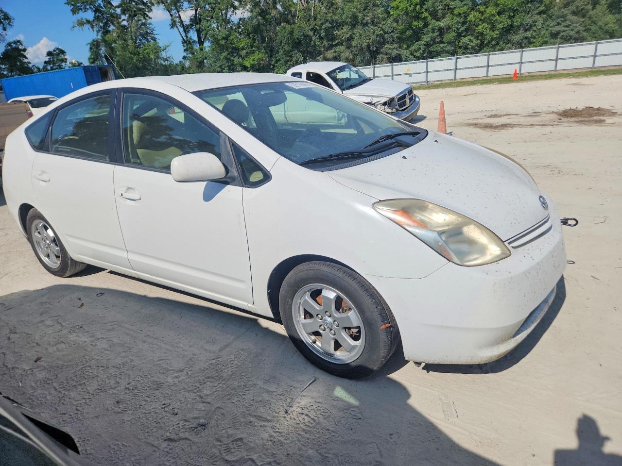 2005 Toyota Prius Base White vin: JTDKB20U853008788