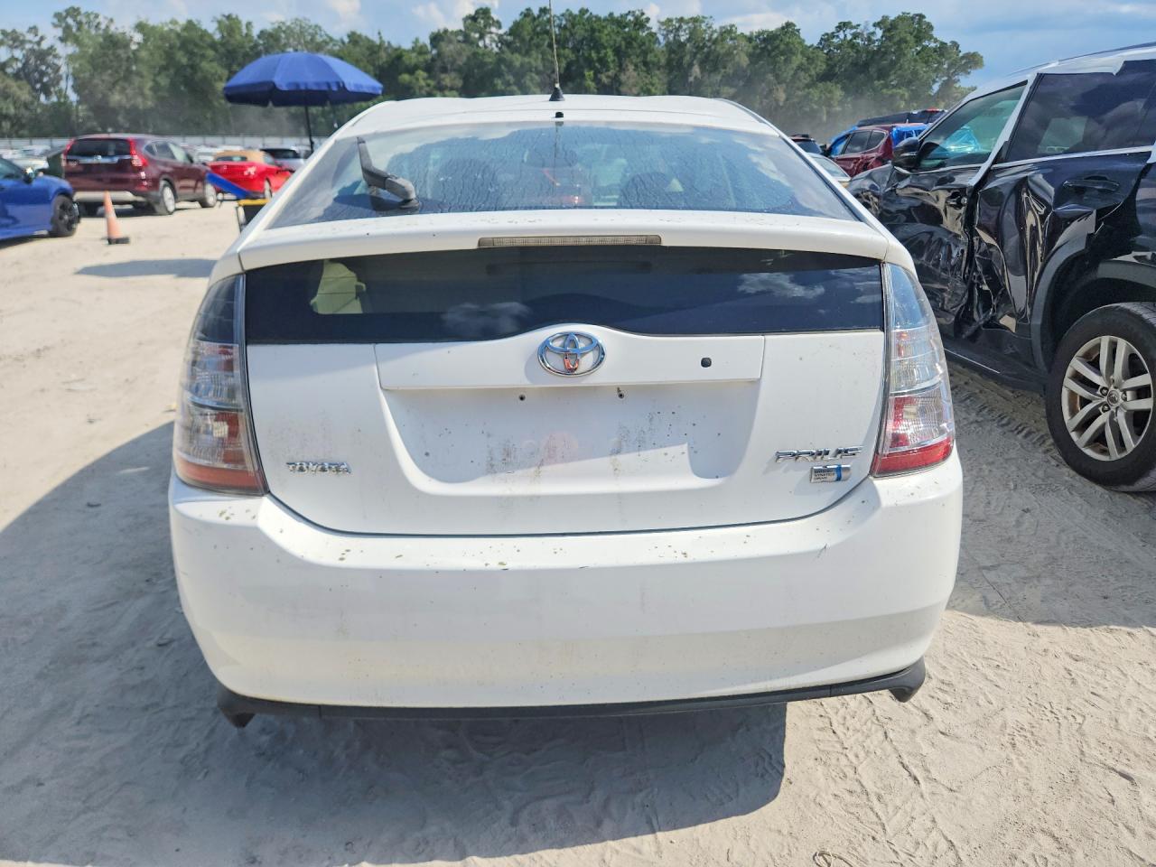 2005 Toyota Prius Base White vin: JTDKB20U853008788