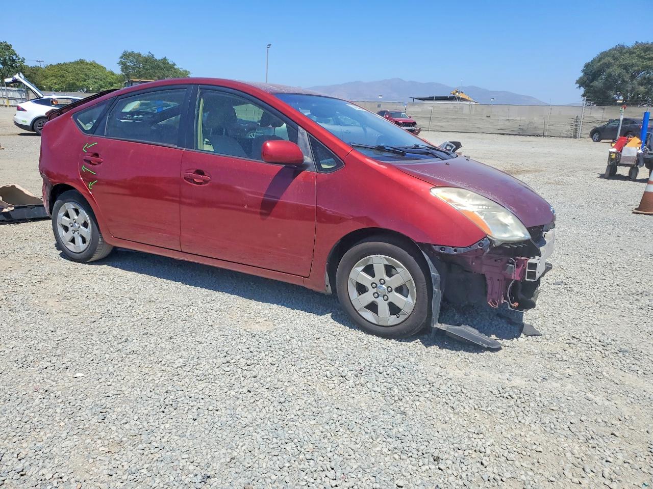 2005 Toyota Prius Base Red vin: JTDKB20U853030631