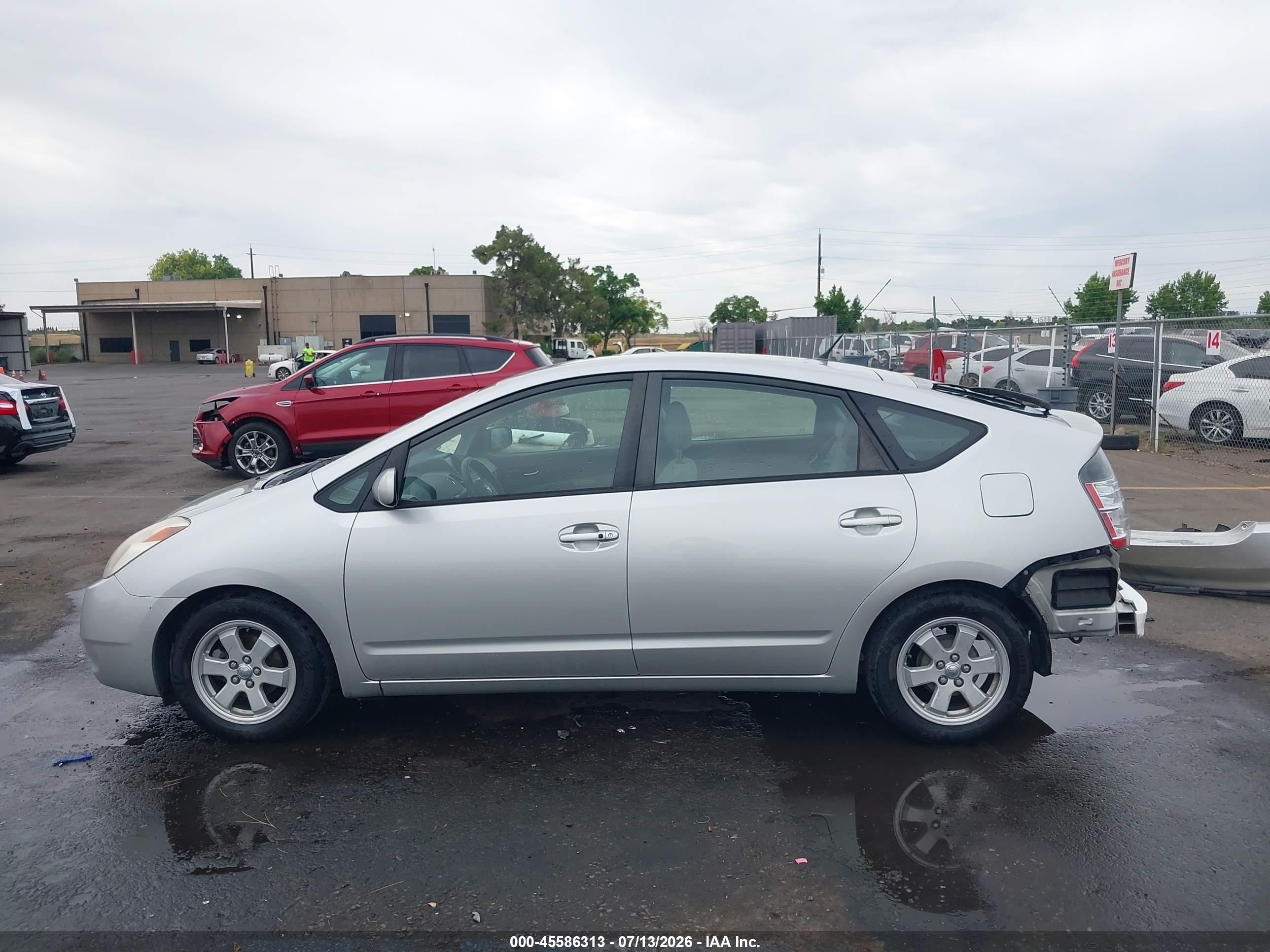 2005 Toyota Prius   Серебряный vin: JTDKB20U853037983