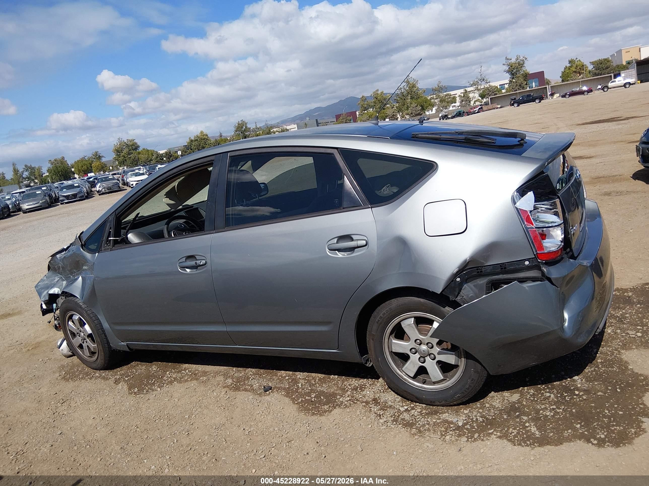 2005 Toyota Prius   Gray vin: JTDKB20U853042116