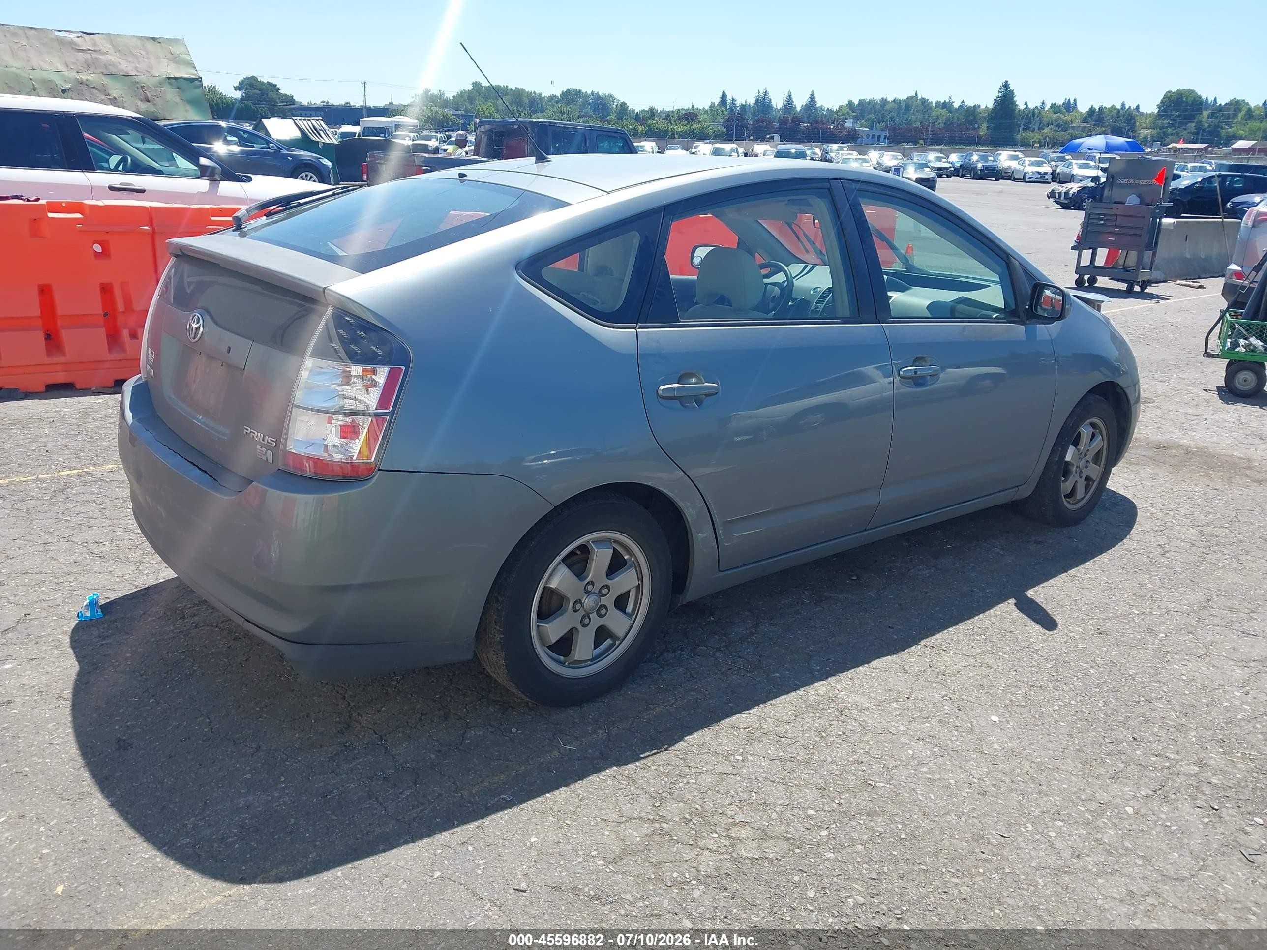 2005 Toyota Prius   Серебряный vin: JTDKB20U853044805