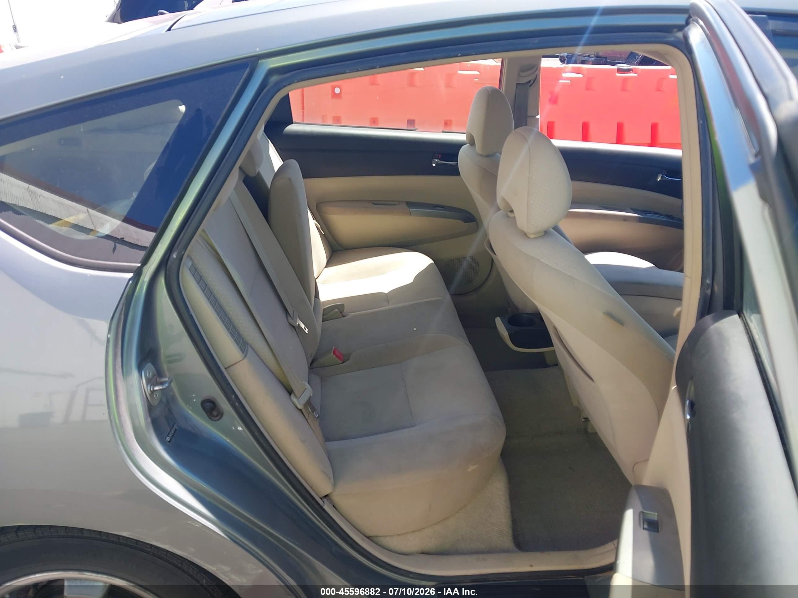 2005 Toyota Prius   Серебряный vin: JTDKB20U853044805