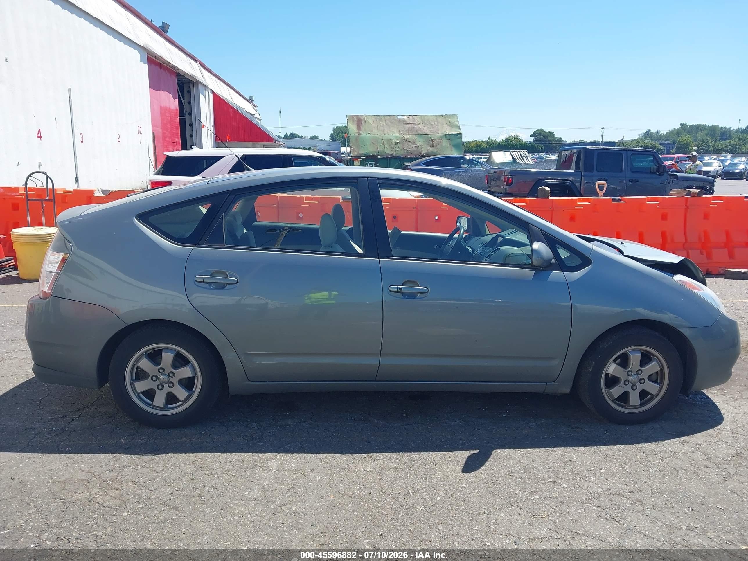 2005 Toyota Prius   Серебряный vin: JTDKB20U853044805