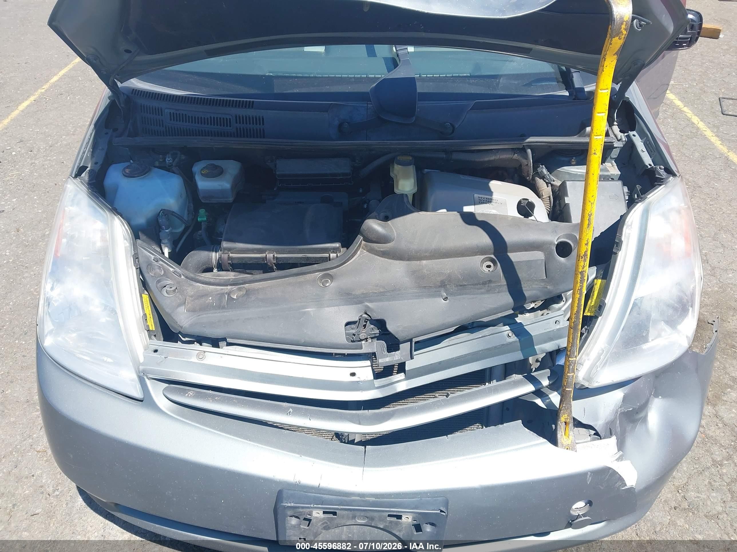 2005 Toyota Prius   Серебряный vin: JTDKB20U853044805