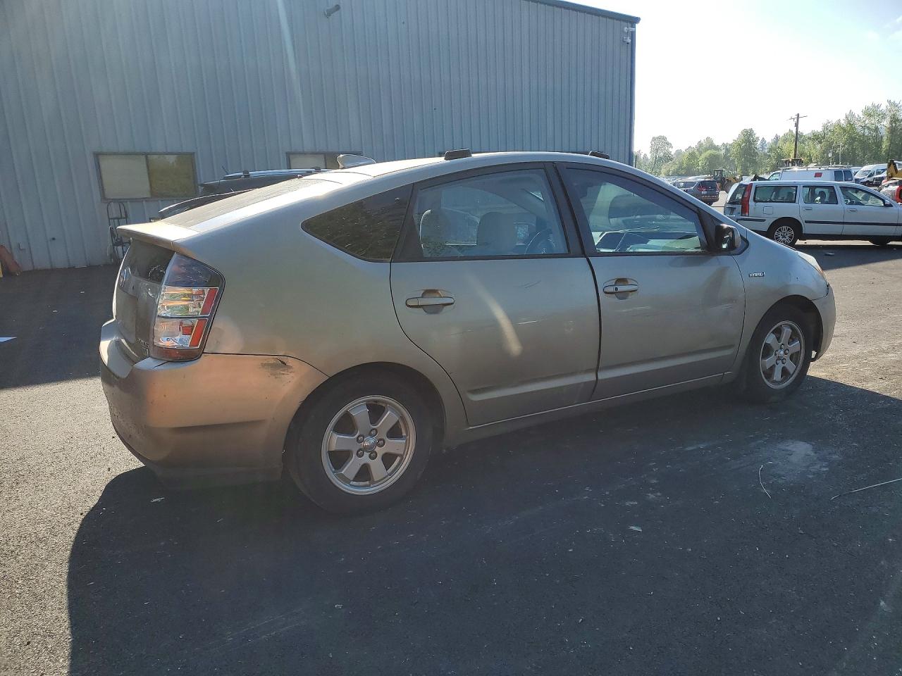 2005 Toyota Prius Base Tan vin: JTDKB20U853094510