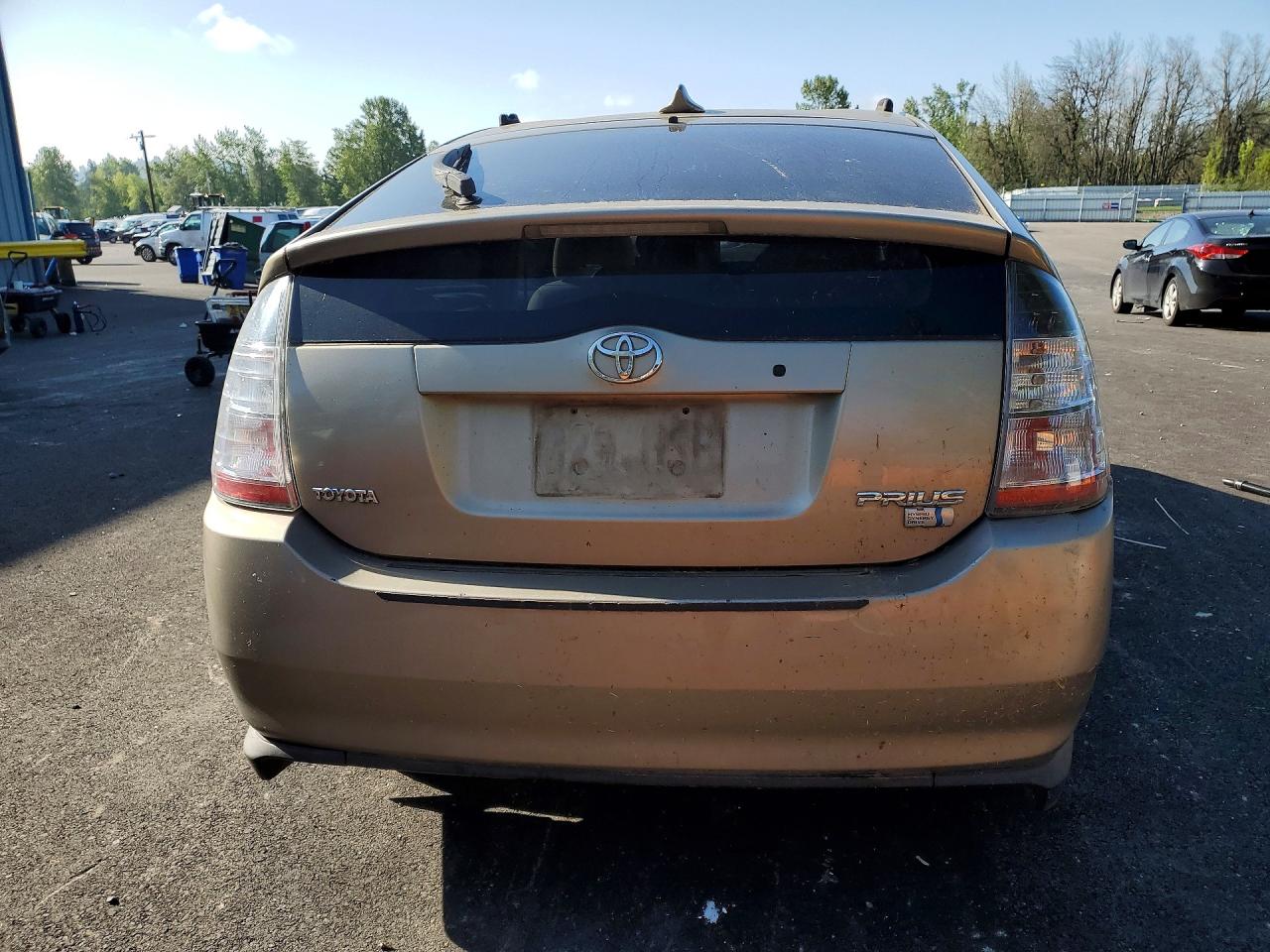 2005 Toyota Prius Base Tan vin: JTDKB20U853094510