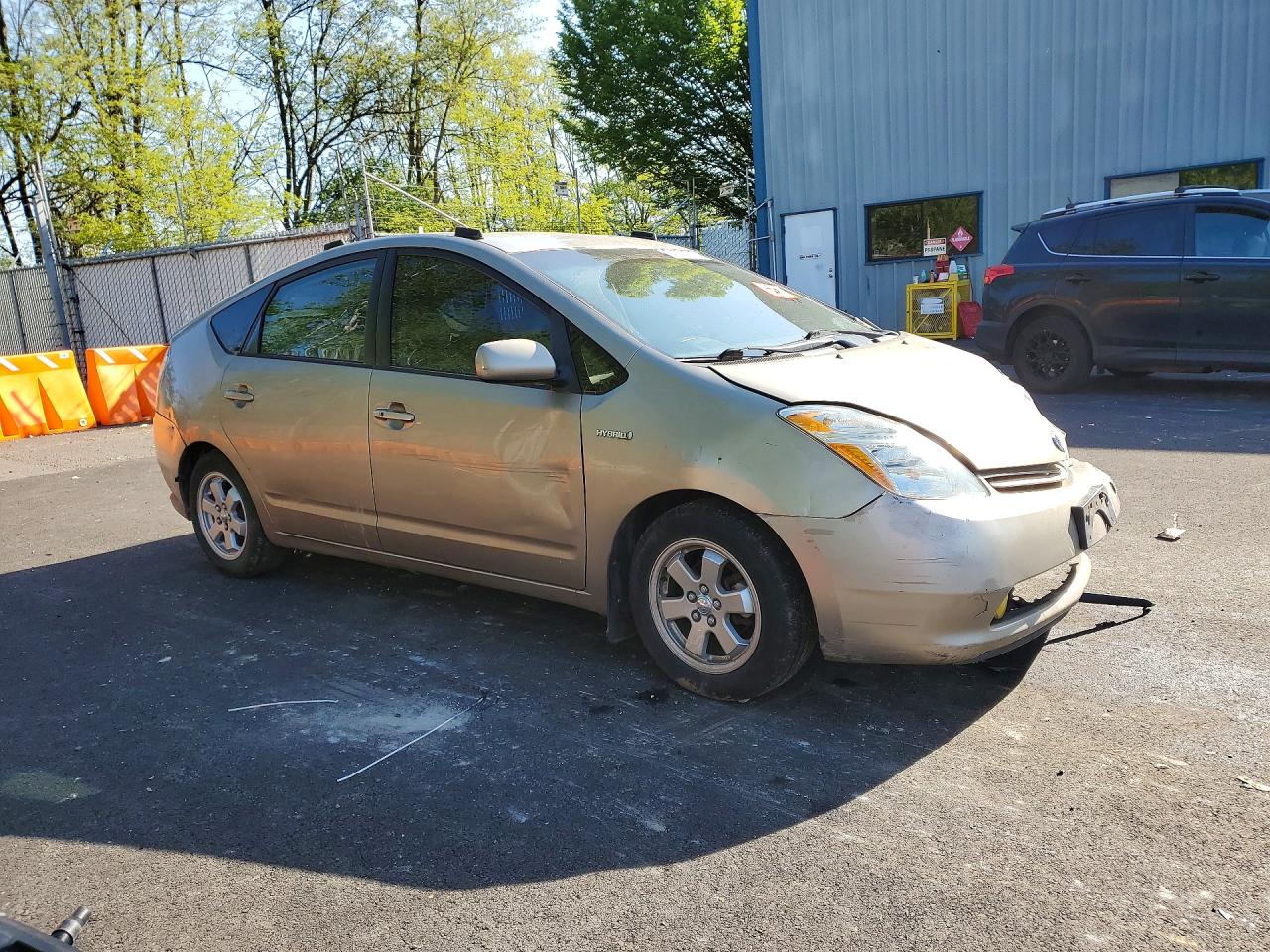 2005 Toyota Prius Base Tan vin: JTDKB20U853094510