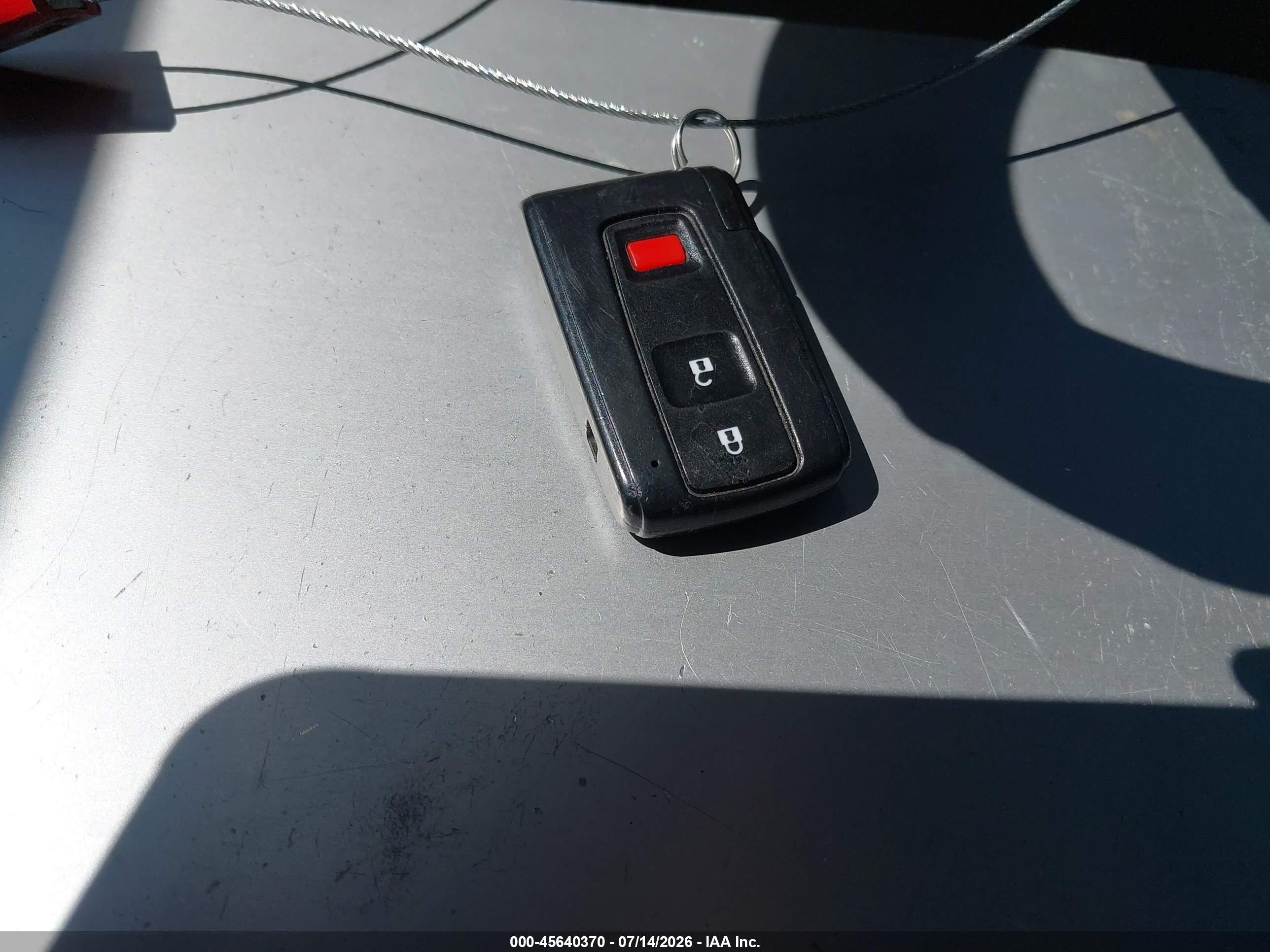 2005 Toyota Prius   Silver vin: JTDKB20U857027978