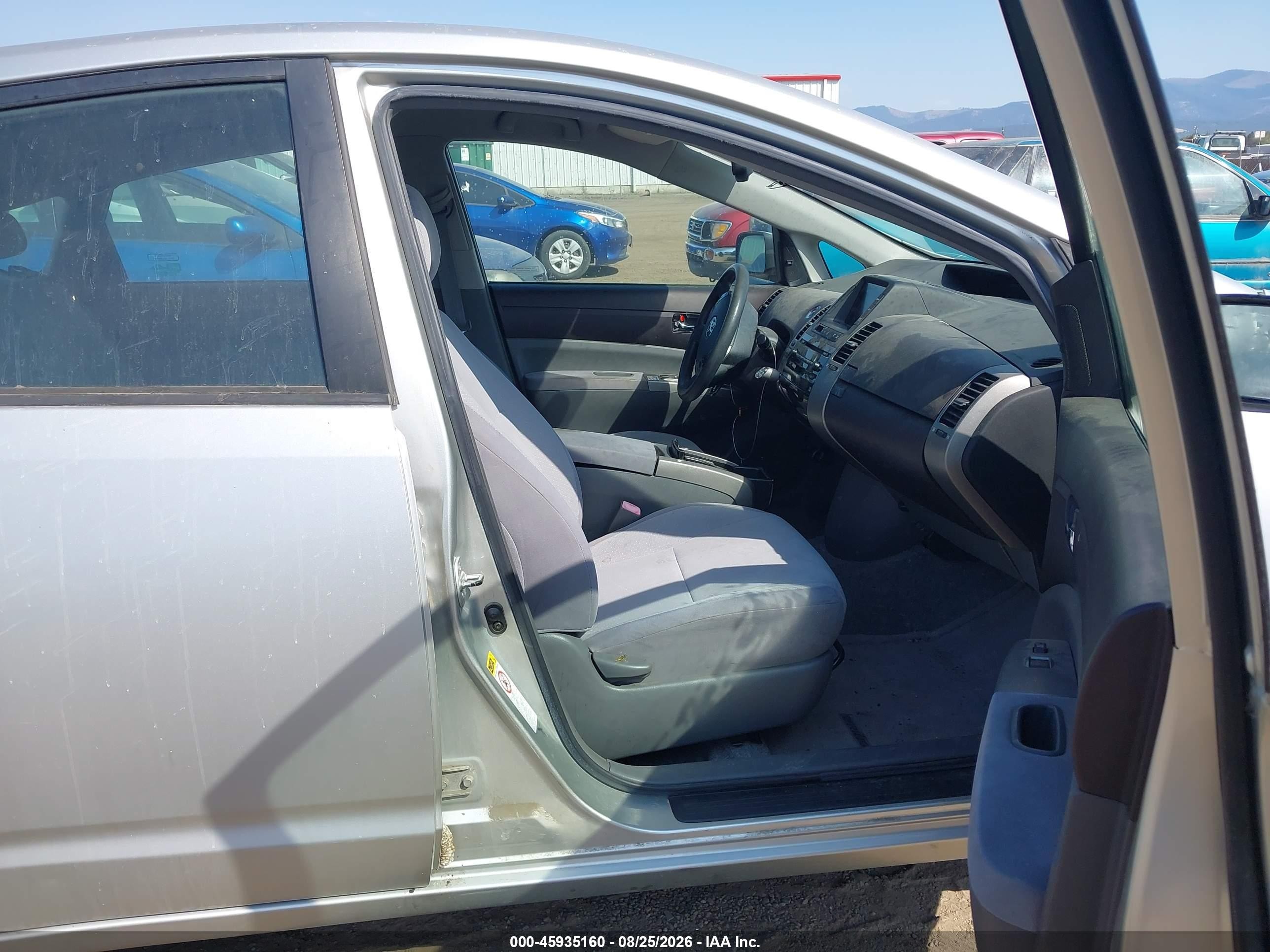2005 Toyota Prius   Silver vin: JTDKB20U857031321