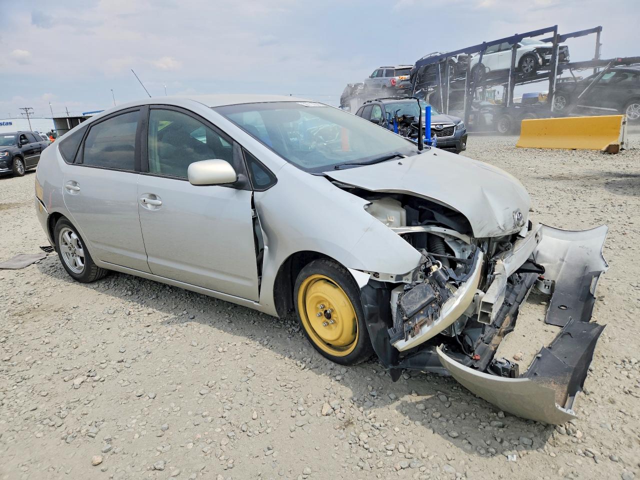 2005 Toyota Prius Base Silver vin: JTDKB20U857032940