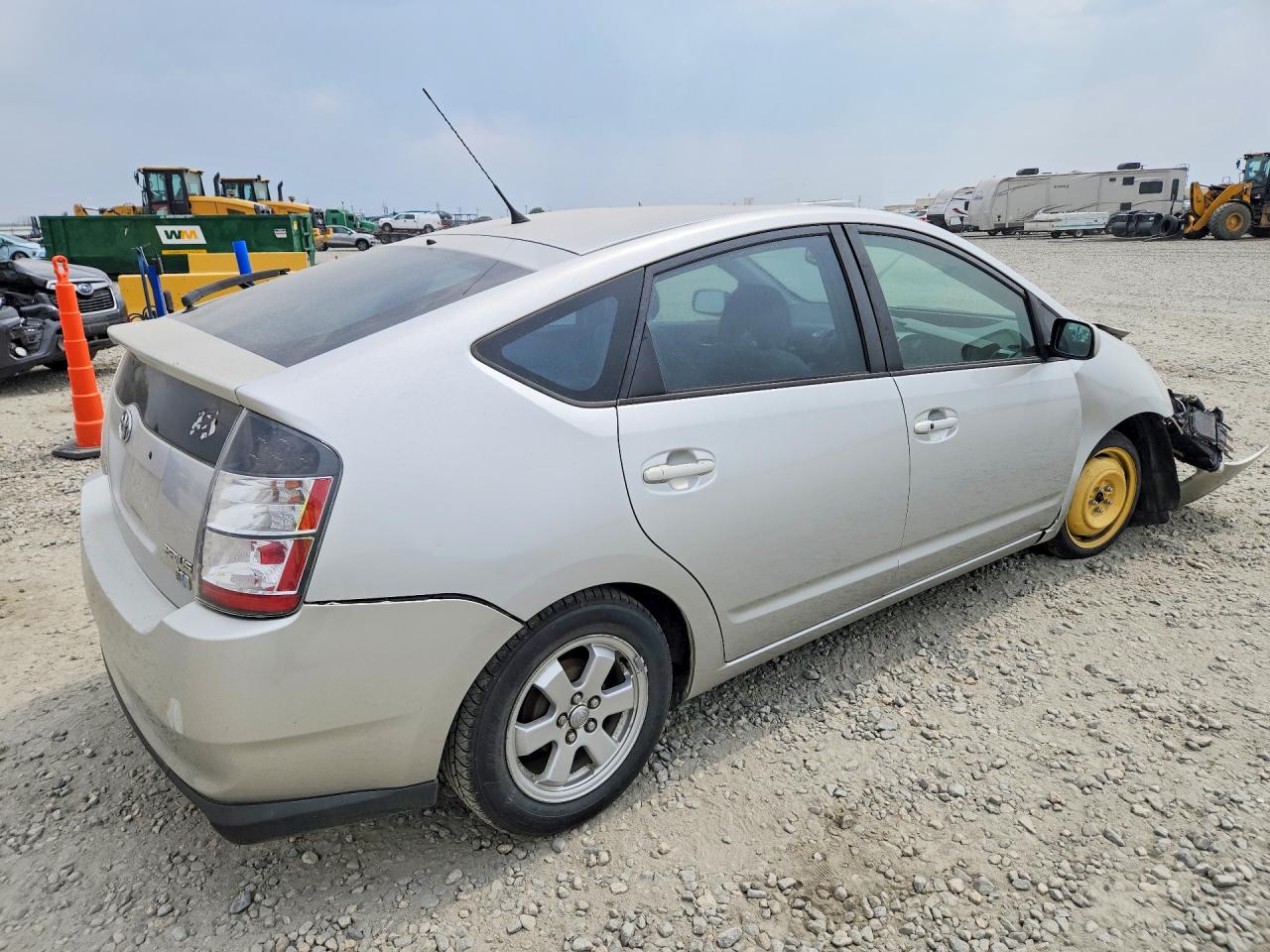 2005 Toyota Prius Base Silver vin: JTDKB20U857032940