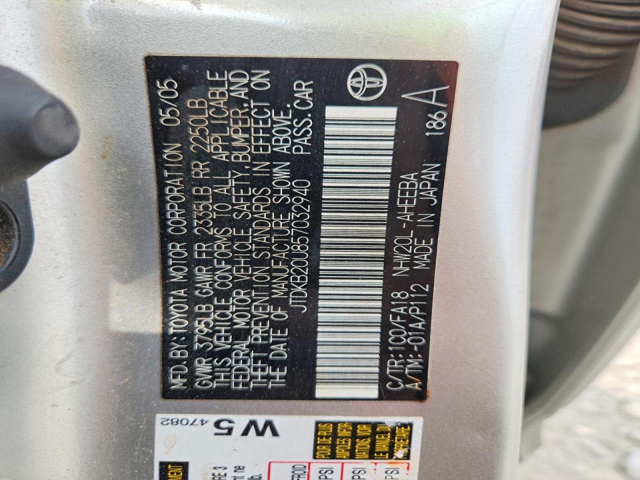 2005 Toyota Prius Base Silver vin: JTDKB20U857032940