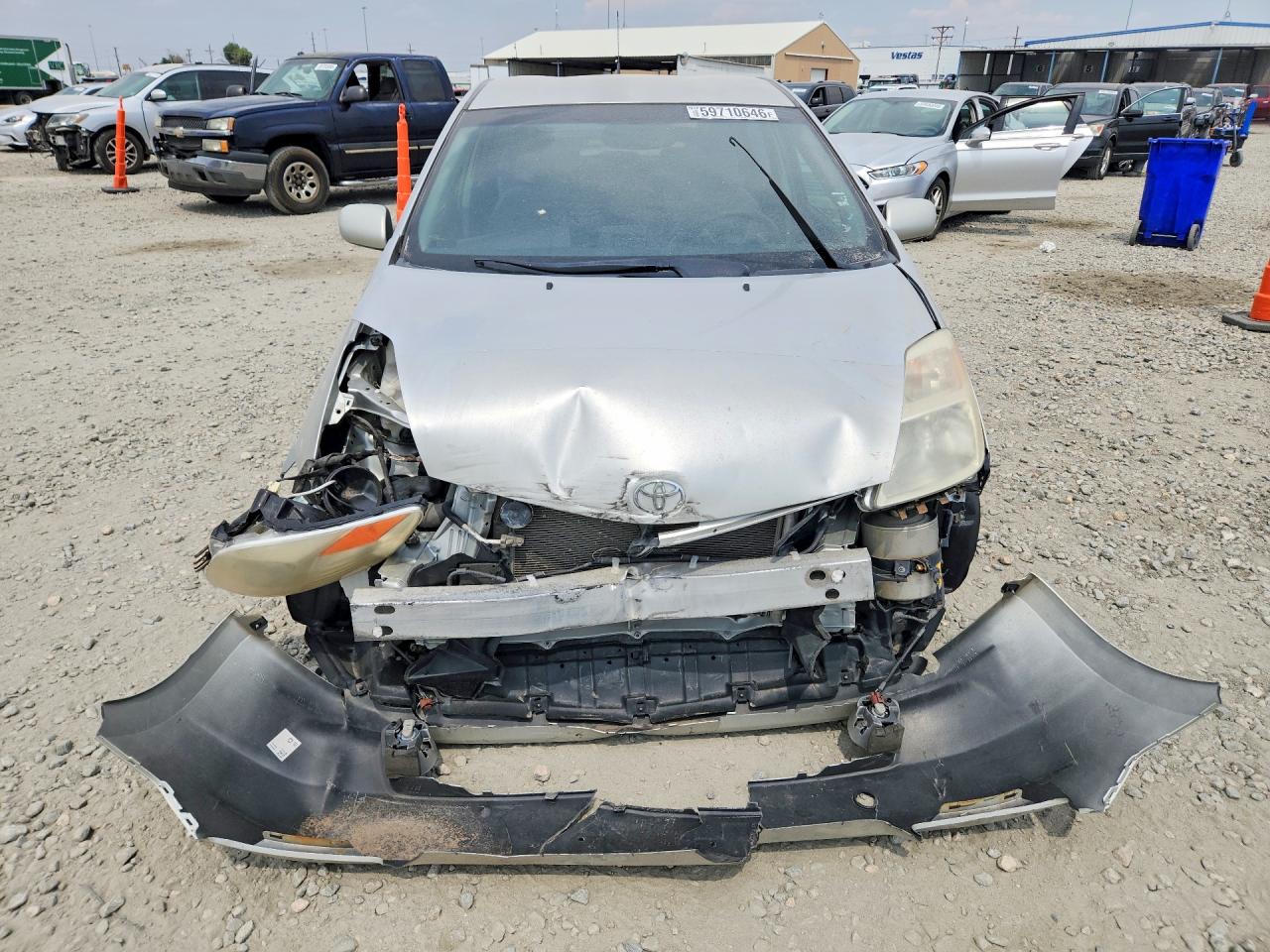 2005 Toyota Prius Base Silver vin: JTDKB20U857032940