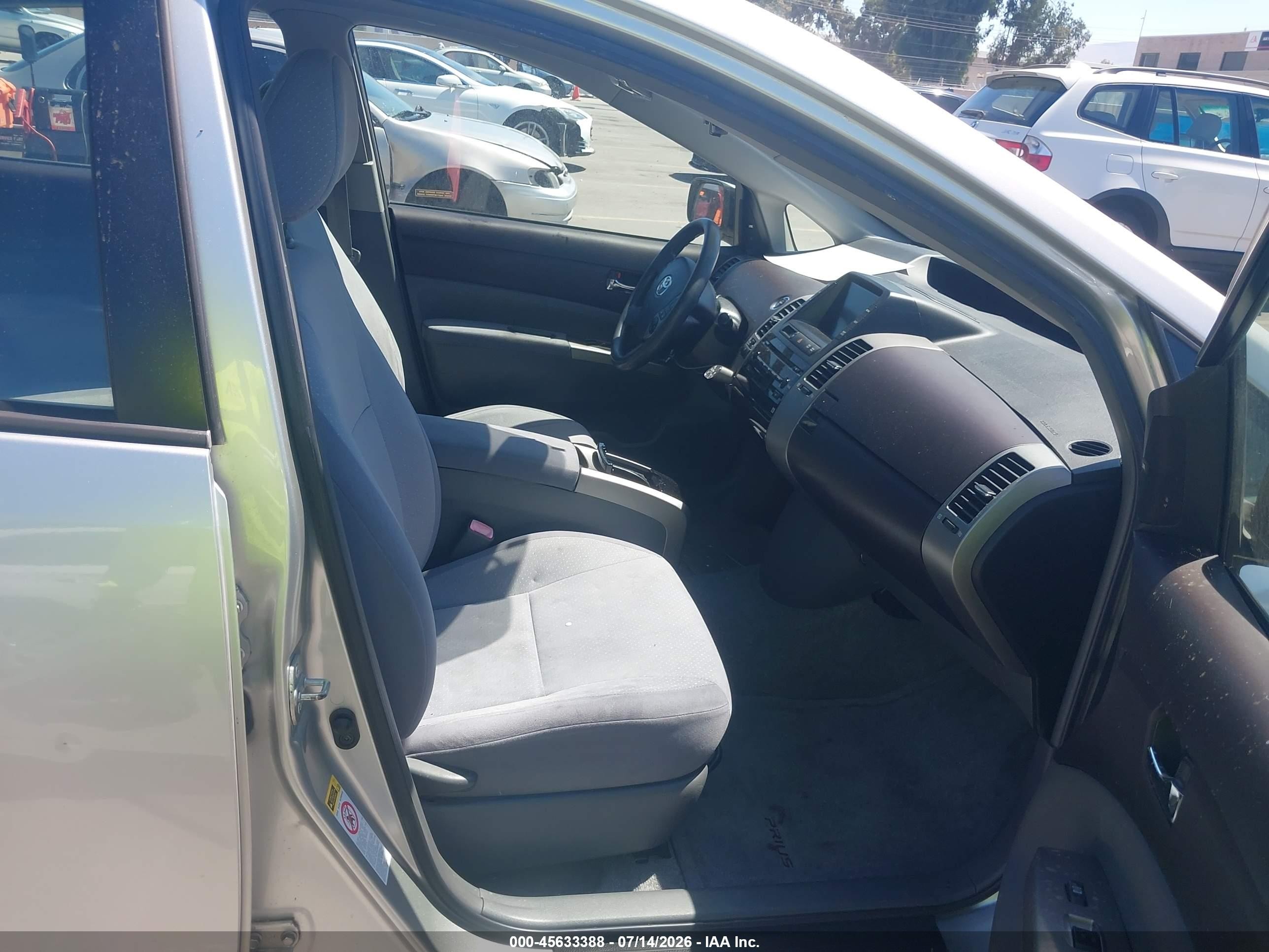 2005 Toyota Prius   Gray vin: JTDKB20U857037510