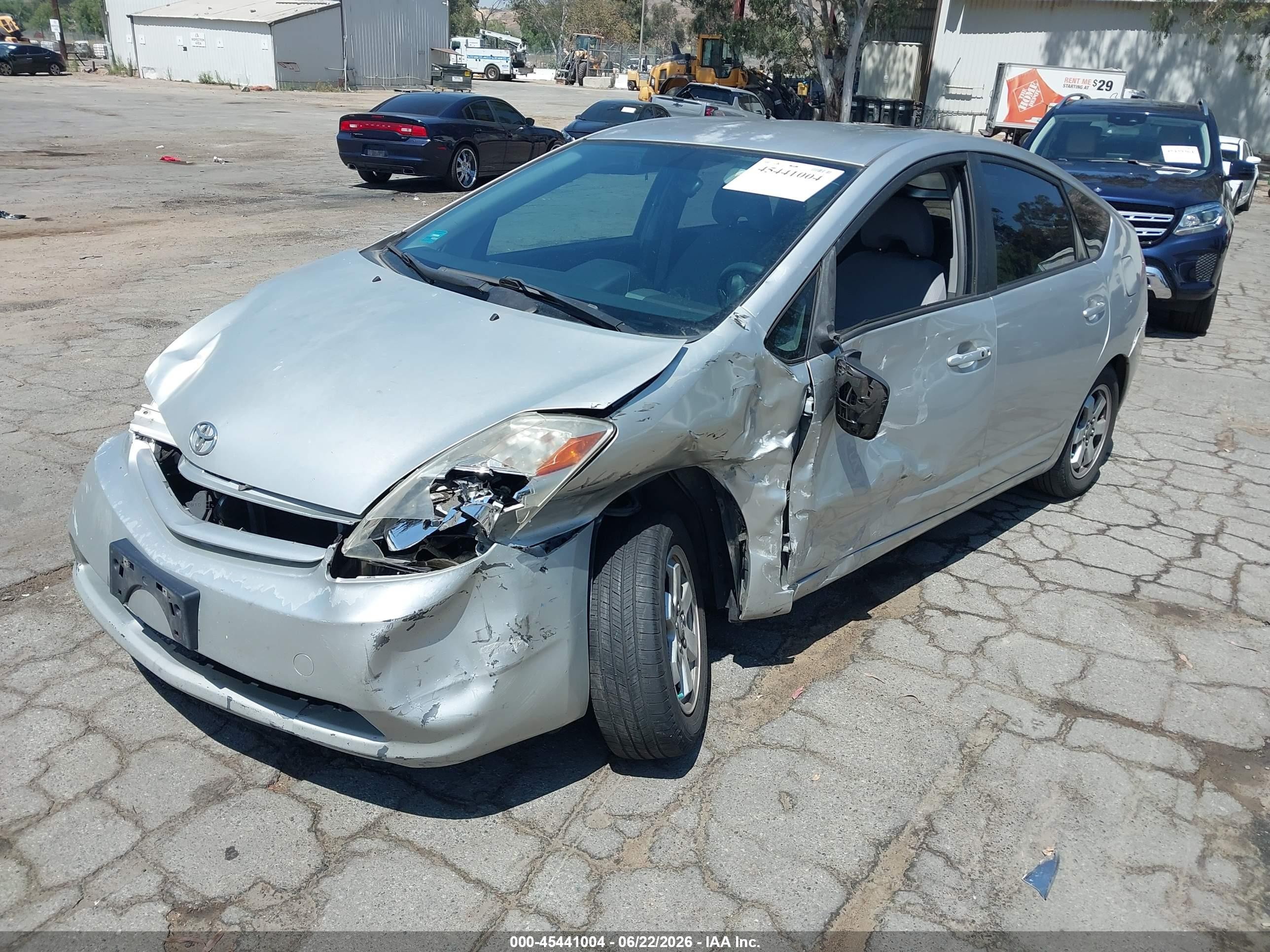 2005 Toyota Prius   Серебряный vin: JTDKB20U857040570