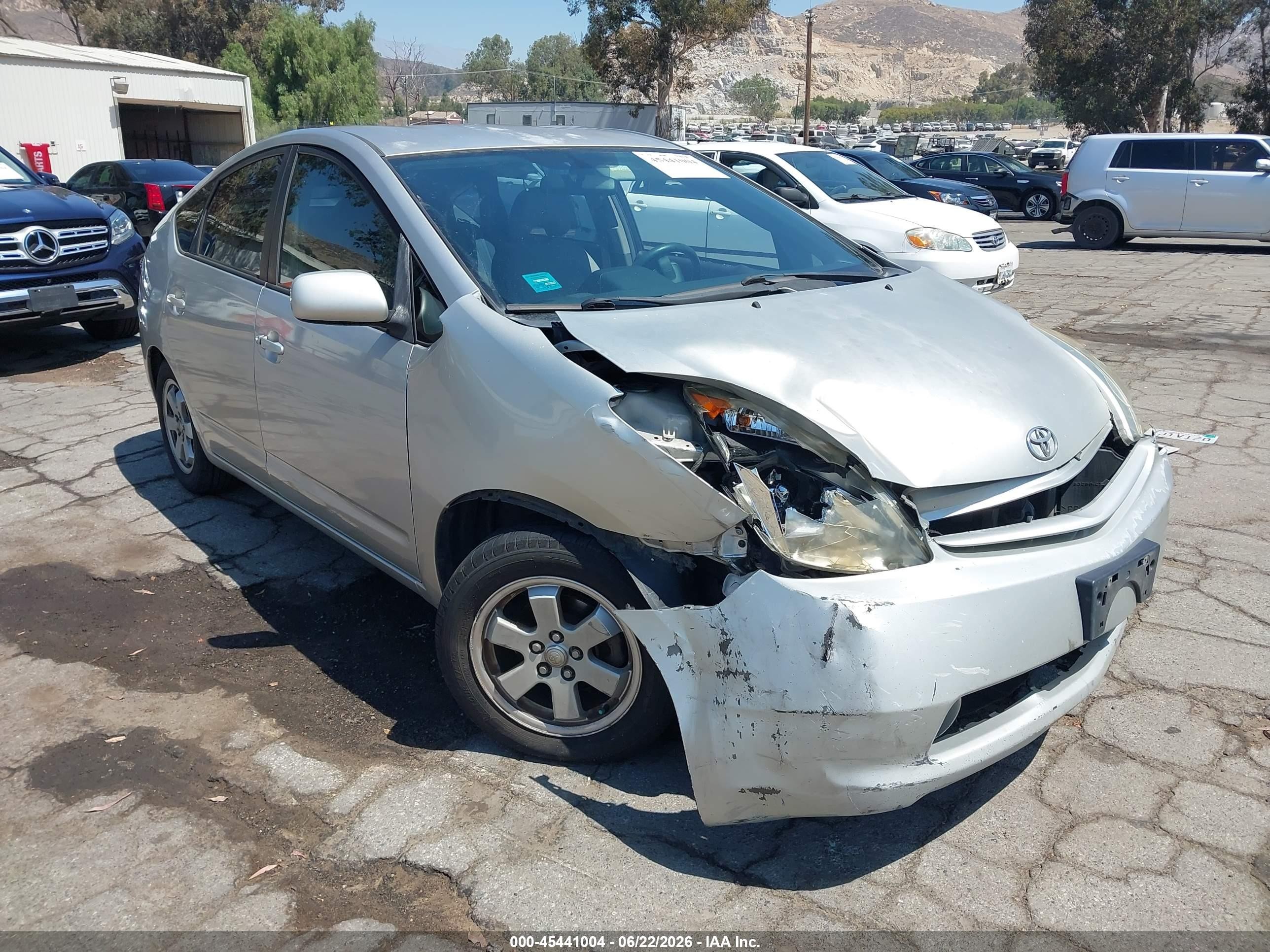 2005 Toyota Prius   Silver vin: JTDKB20U857040570