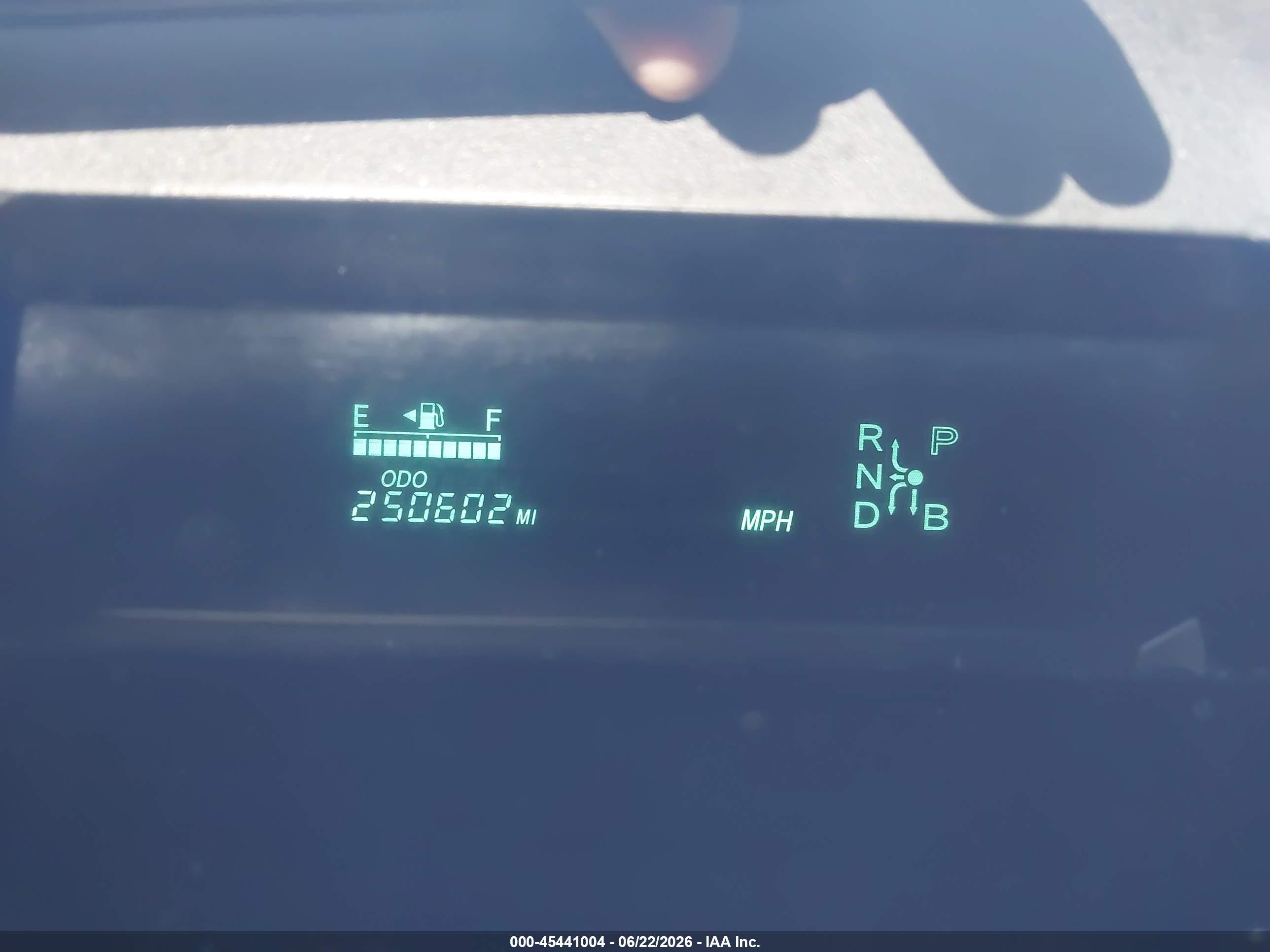 2005 Toyota Prius   Серебряный vin: JTDKB20U857040570